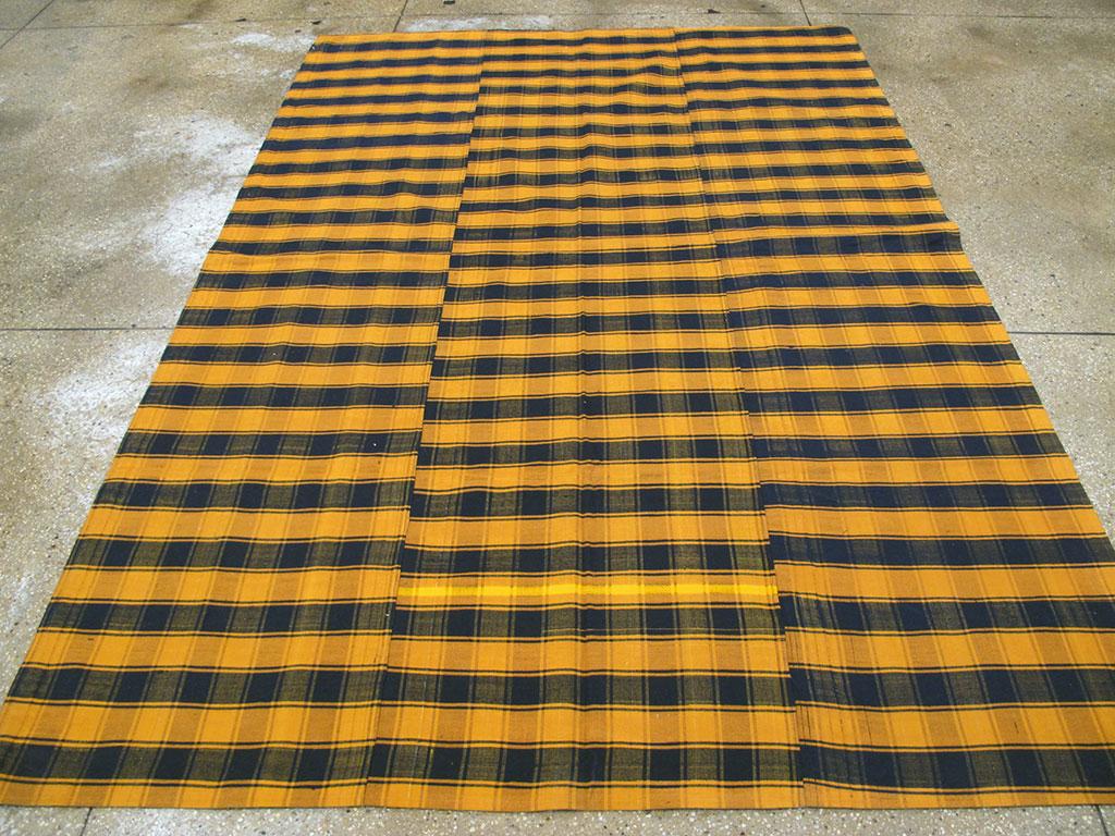Plaid Mid-20th Century Handmade Turkish Flat-Weave Kilim Room Size Accent Rug In Good Condition For Sale In New York, NY