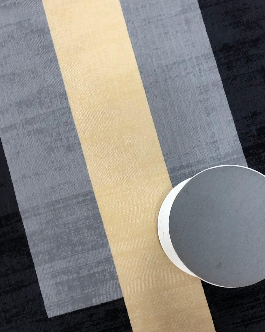 Teppich Plain Grey - Moderner geometrischer Flachgewebe-Teppich in Schwarz, Grau, Creme und Beige  Kästen und Schatullen  (Handgefertigt) im Angebot