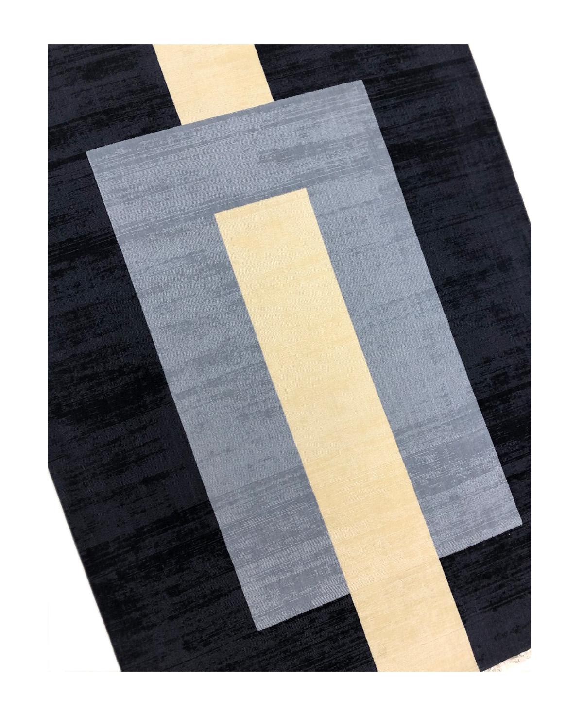 Teppich Plain Grey - Moderner geometrischer Flachgewebe-Teppich in Schwarz, Grau, Creme und Beige  Kästen und Schatullen  im Zustand „Neu“ im Angebot in Dubai, Dubai