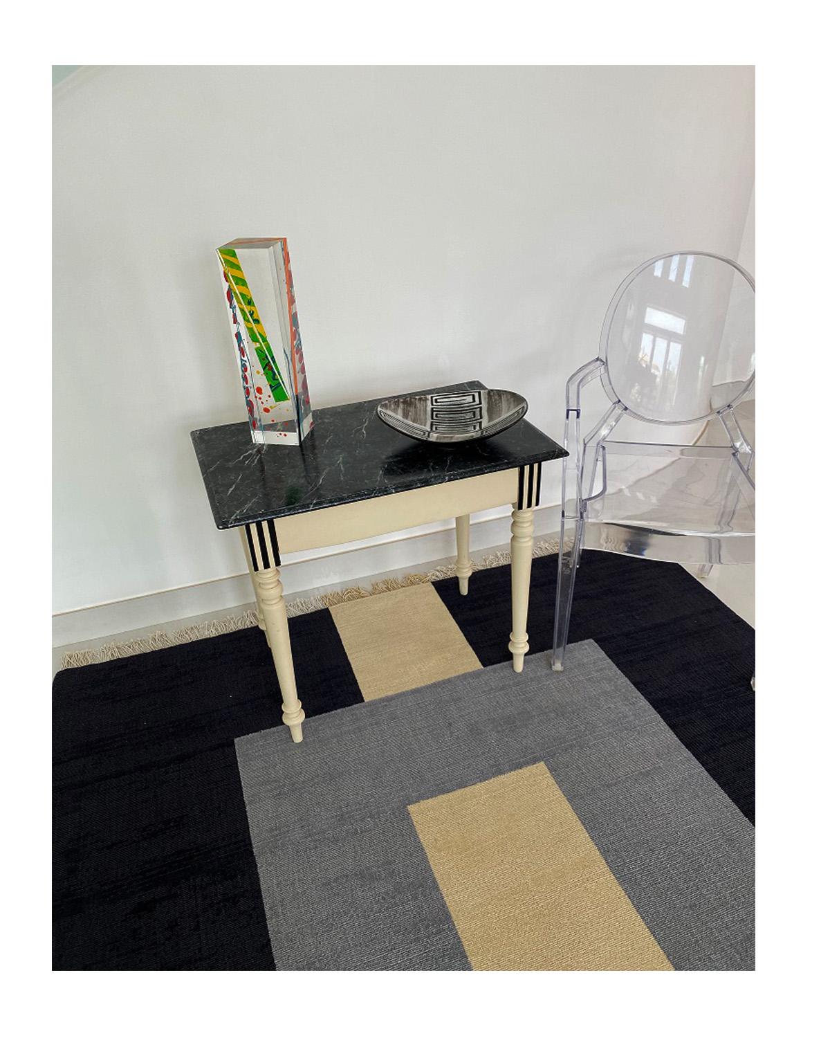 Teppich Plain Grey - Moderner geometrischer Flachgewebe-Teppich in Schwarz, Grau, Creme und Beige  Kästen und Schatullen  im Angebot 1
