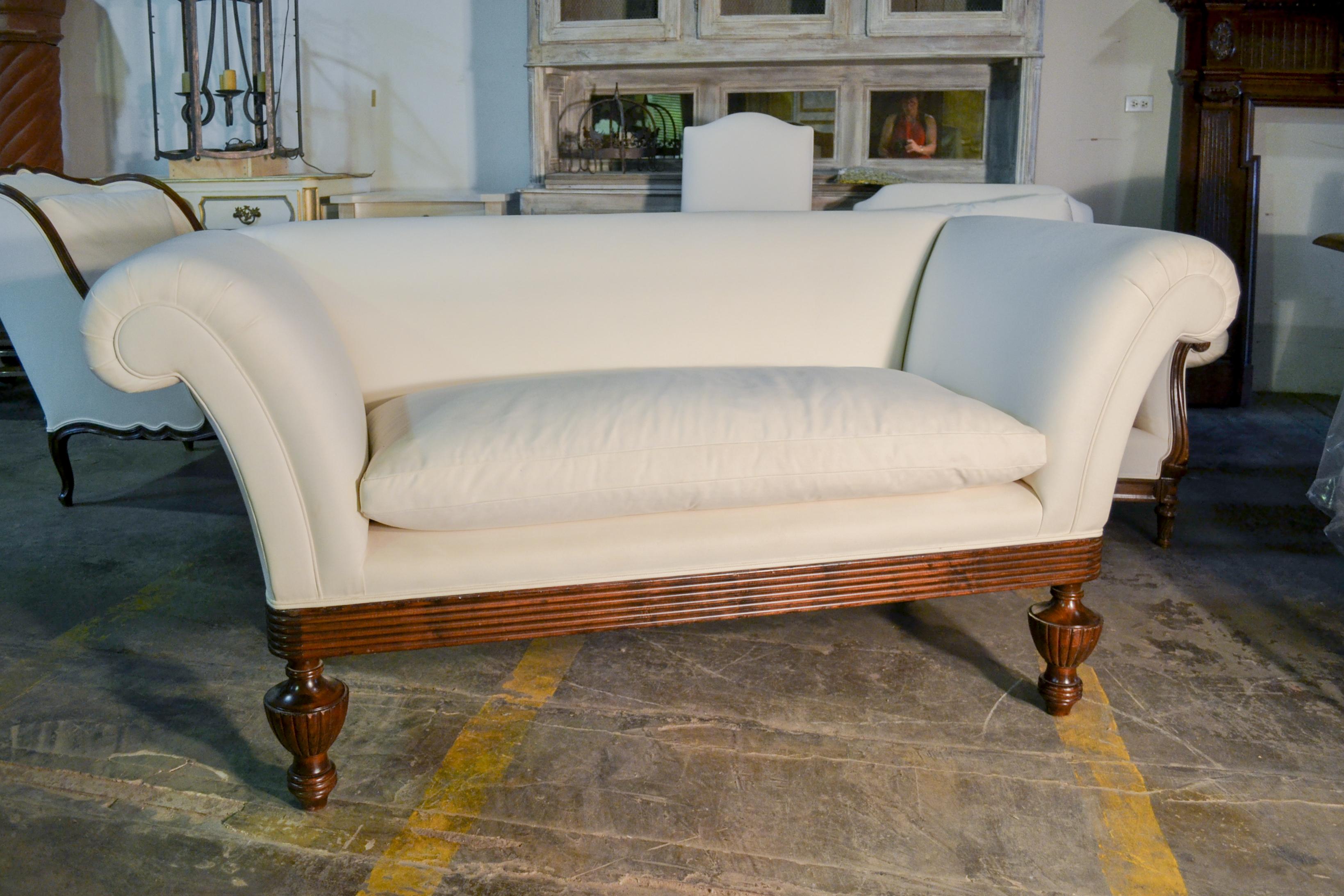Plain Mike Bell Anglo Raj Brighton Settee In Good Condition In Chicago, IL