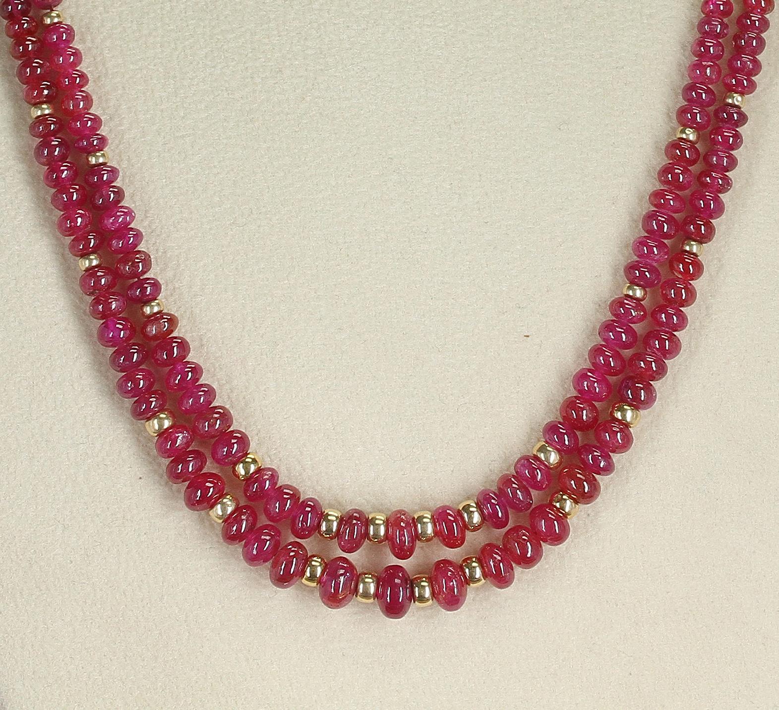 Taille ronde Perles de rubis fines et lisses avec perles en or 14 carats en vente