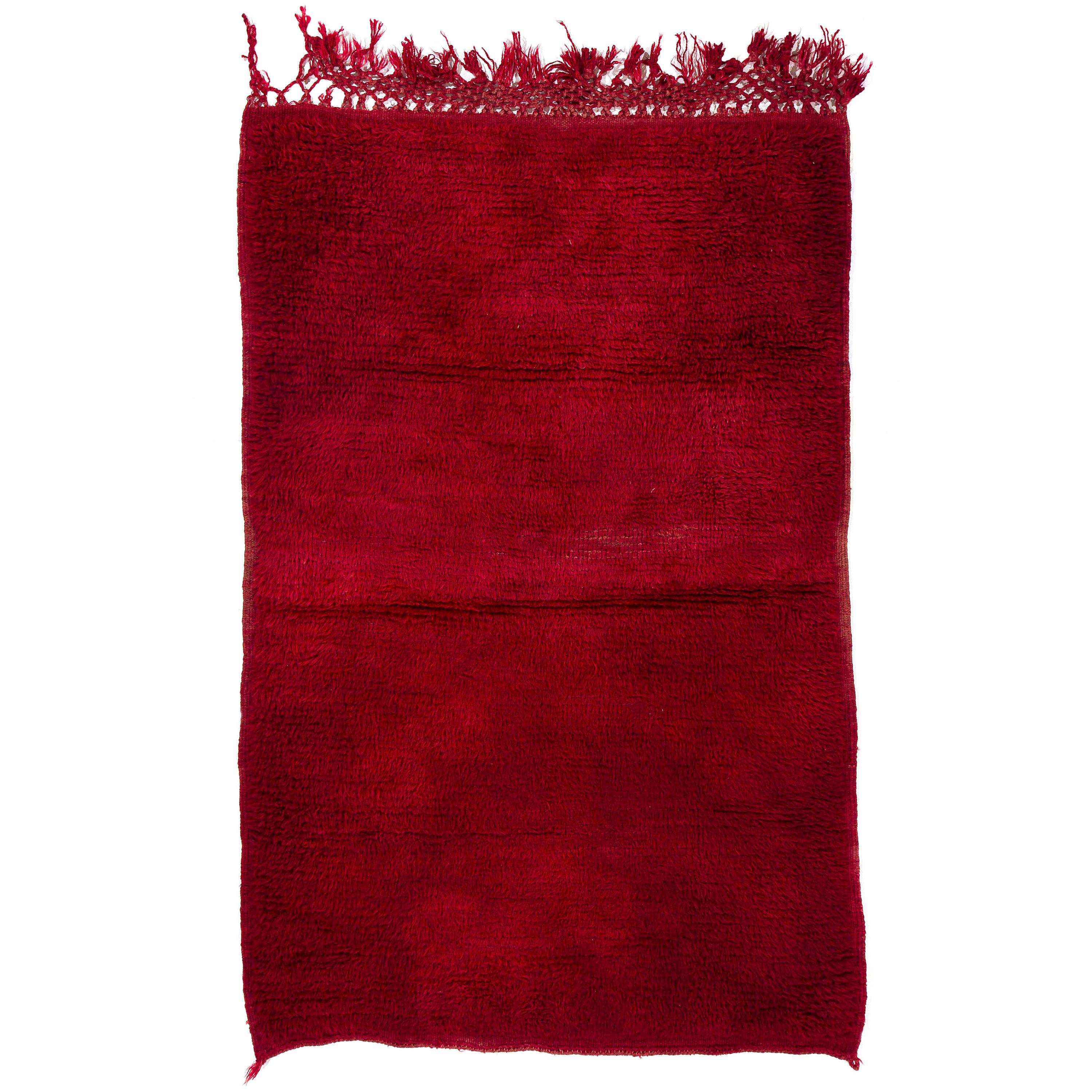 Tapis "Tulu" de couleur rouge massif et uni. Velours de laine 100 % épais et souple. Options personnalisées Av.