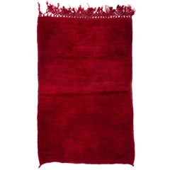 Tapis "Tulu" de couleur rouge massif et uni. Velours de laine 100 % épais et souple. Options personnalisées Av.