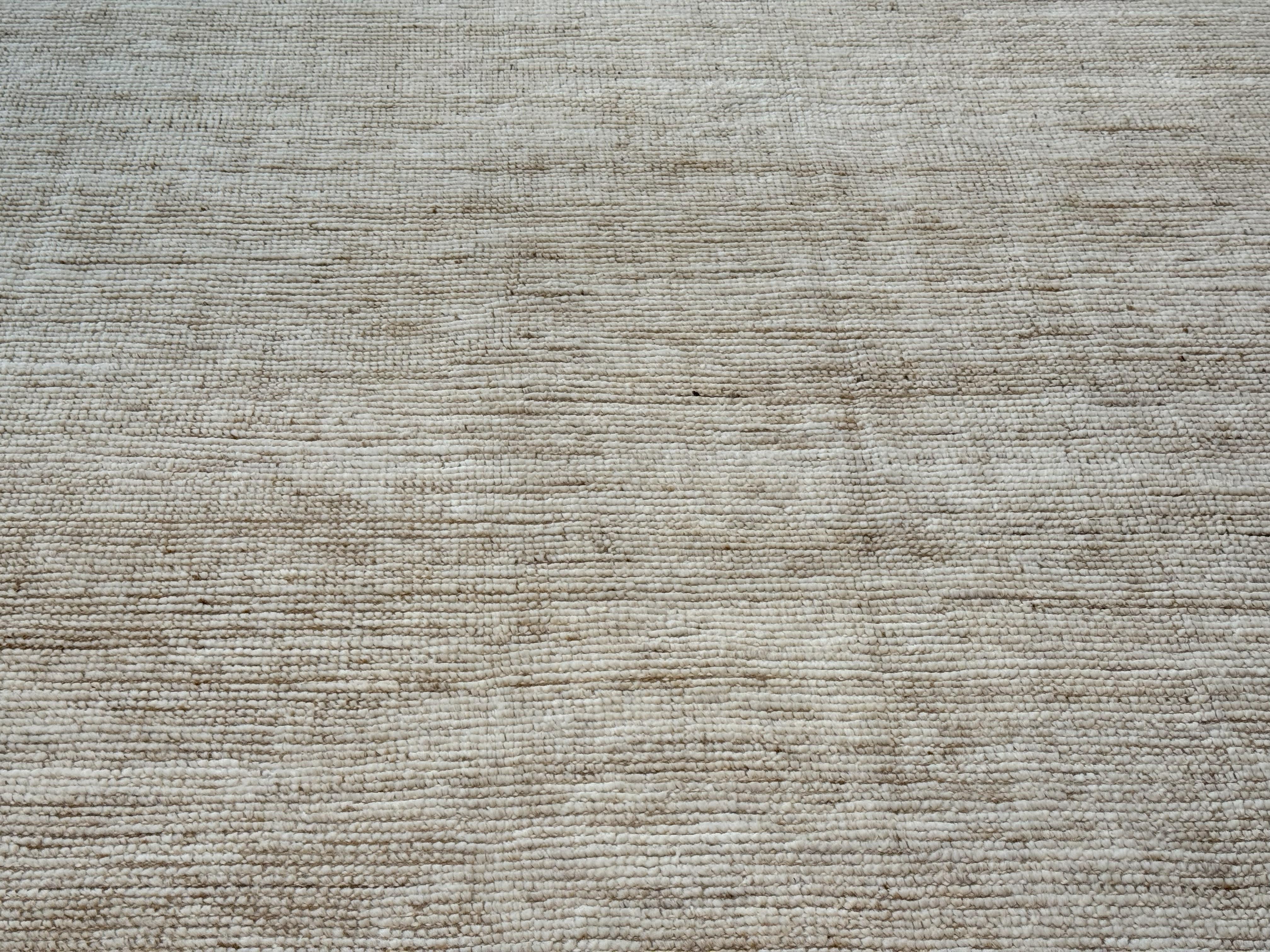 Plain with Border Moroccan G Design Area Rug In New Condition For Sale In West Hollywood, CA