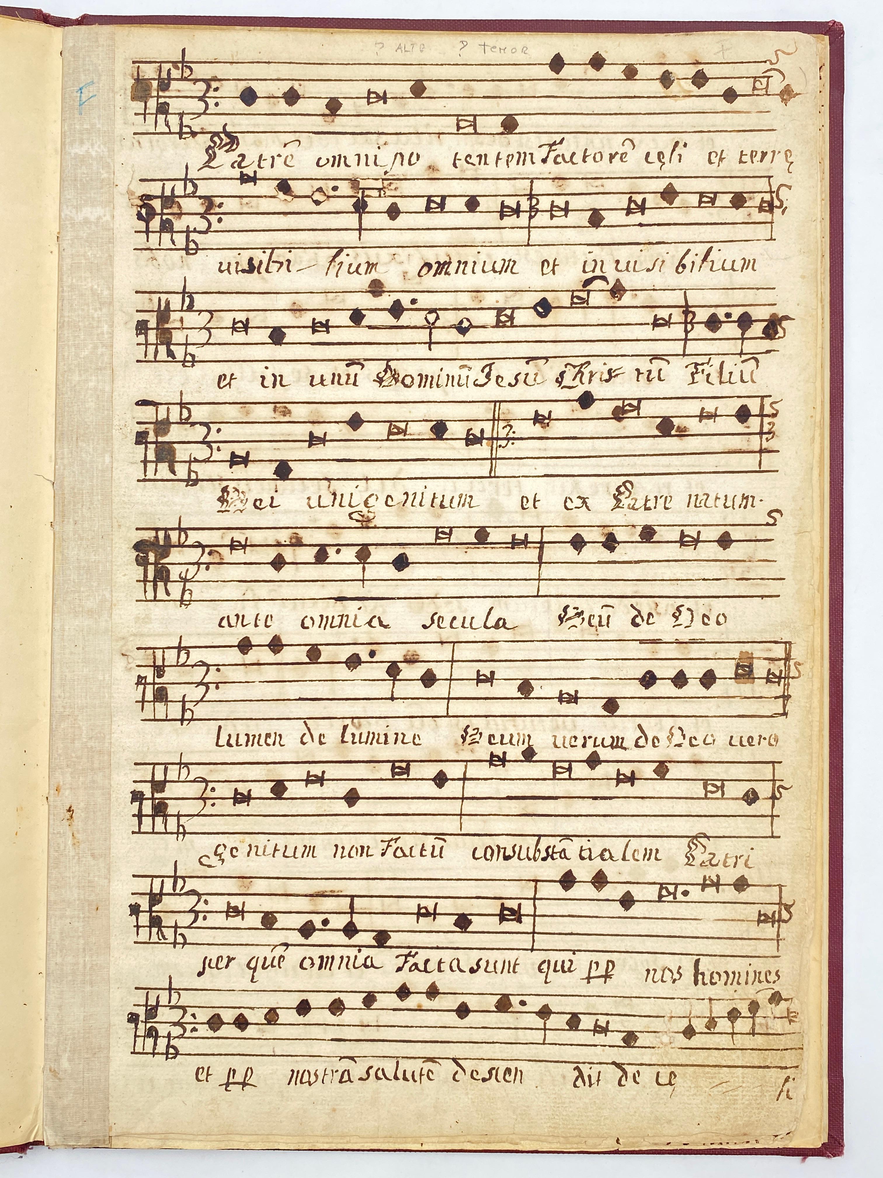 Manuscrit polyphonique en plain-chant à trois voix du Credo de Nicée, probablement originaire d'Espagne à la fin du XVIe ou au début du XVIIe siècle. Ce manuscrit de grand format écrit sur papier a été produit pour être utilisé par le clergé pendant