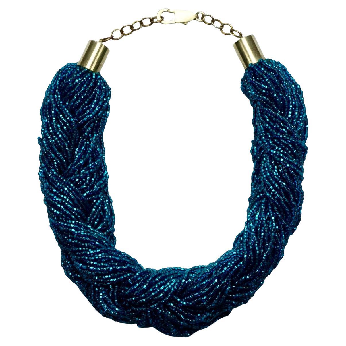 Collana di perle di vetro blu a più fili intrecciati in vendita