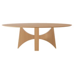 "Planalto" oval dining table in natural oak wood