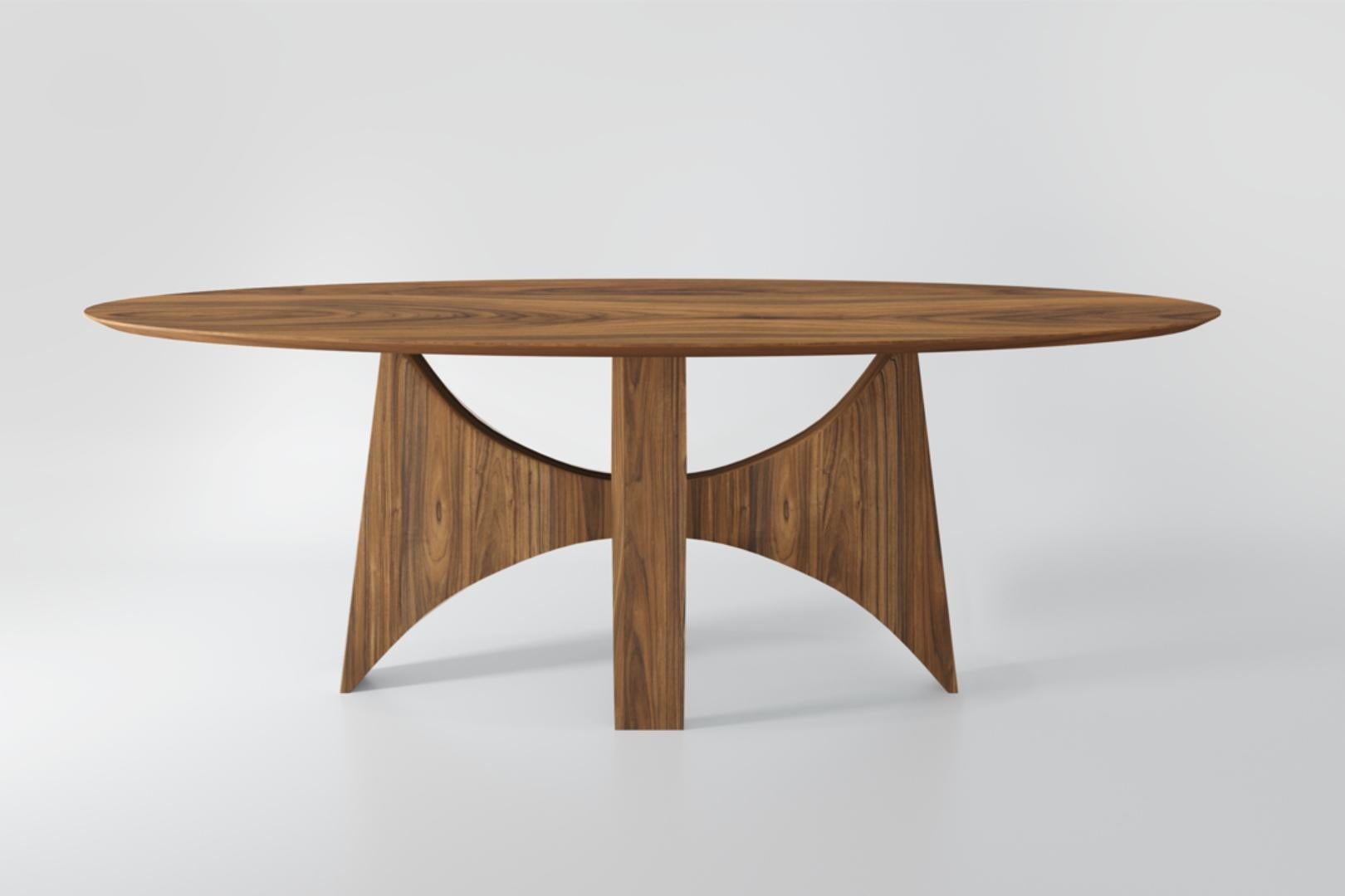 The Planalto Oval Dining Table was inspired by the curves of the works of the master Oscar Niemeyer. Its creation evokes the architect's constructions in Brasília, Brazil, where the sculptural elegance of his design stands out prominently. It can be