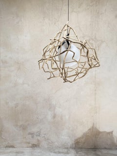 Gabbia sferica scolpita a sospensione con Wood e vetro di Jérôme Pereira
