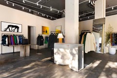 Mesa consola contemporánea PLANE de cemento rosa by Bailey Fontaine