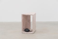 Mesa auxiliar contemporánea de hormigón rosa plano by Bailey Fontaine