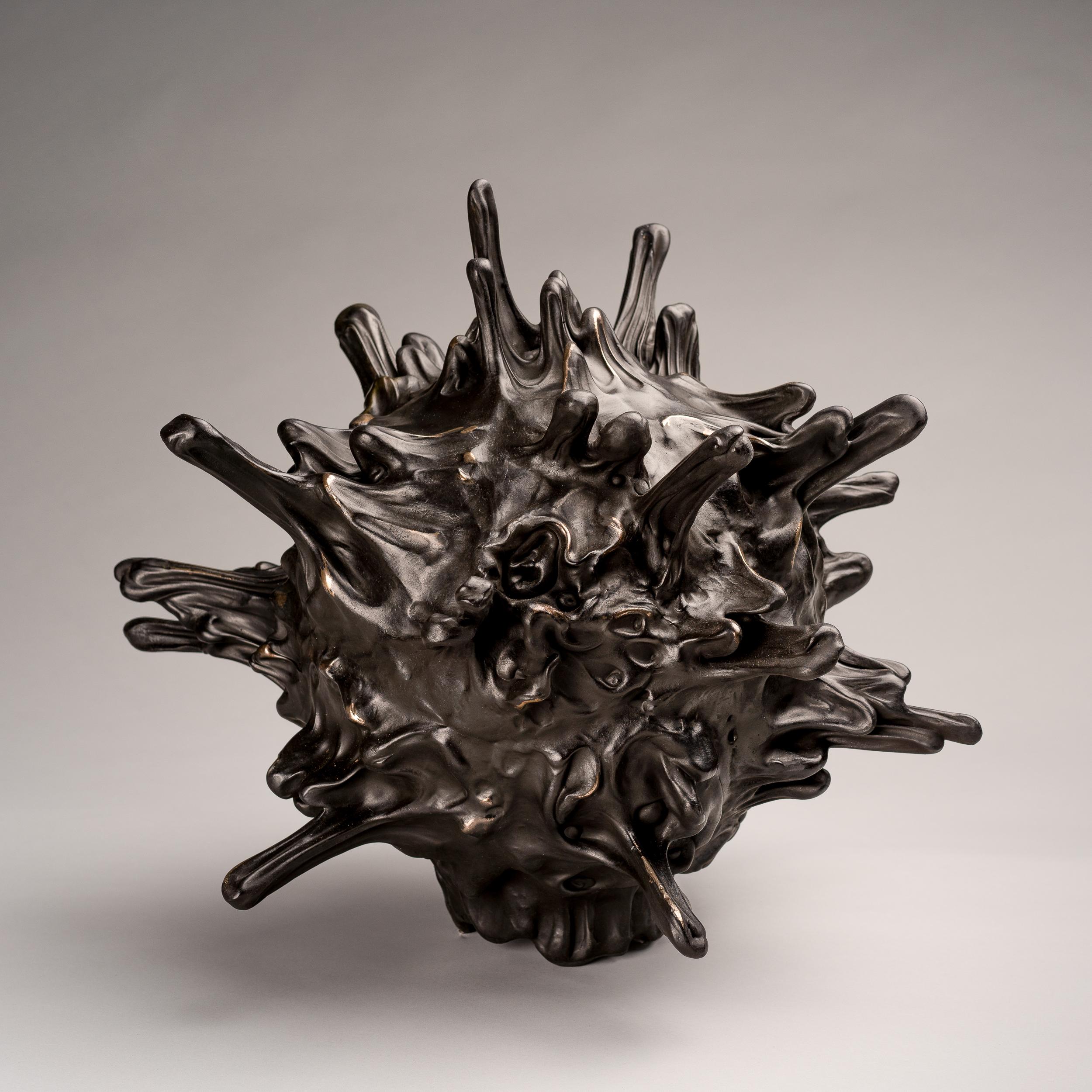 Scultura Planet 02 di Kris Lamba Studio
Dimensioni: L 55 x P 55 x H 55 cm
Materiali: Bronzo lucido.
Peso: 40 Kg.

Kris Lamba è nata a Londra nel 1984. Crea sculture di grandi e piccole dimensioni, dipinti e design da collezione basato su edizioni.