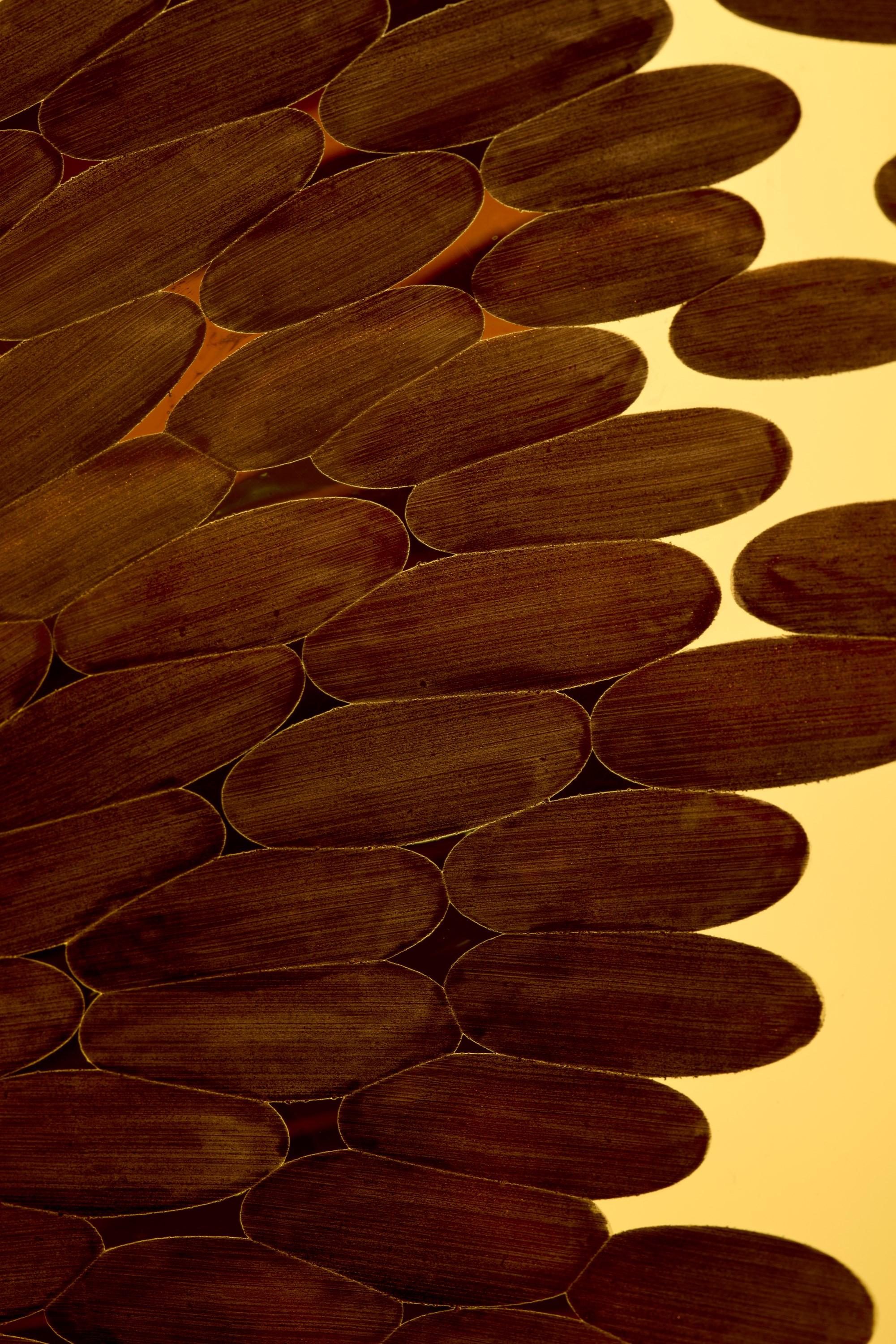 Oro Planet in Cut Gold & Amber, una scultura in vetro tagliato e soffiato a mano di Lena Bergström in vendita