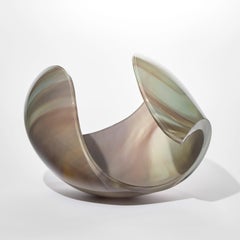 Planet in Dark Serpentine, sculpture et pièce maîtresse en verre vert de Lena Bergström