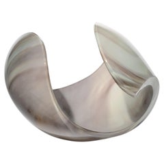 Planet in Dark Serpentine, sculpture et pièce maîtresse en verre vert de Lena Bergström