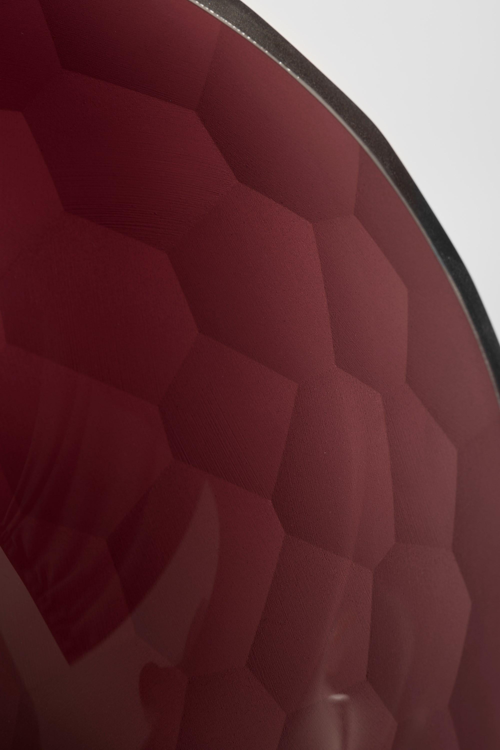 XXI secolo e contemporaneo Planet in Faceted Aubergine, una scultura in vetro tagliato e soffiato a mano di Lena Bergström in vendita
