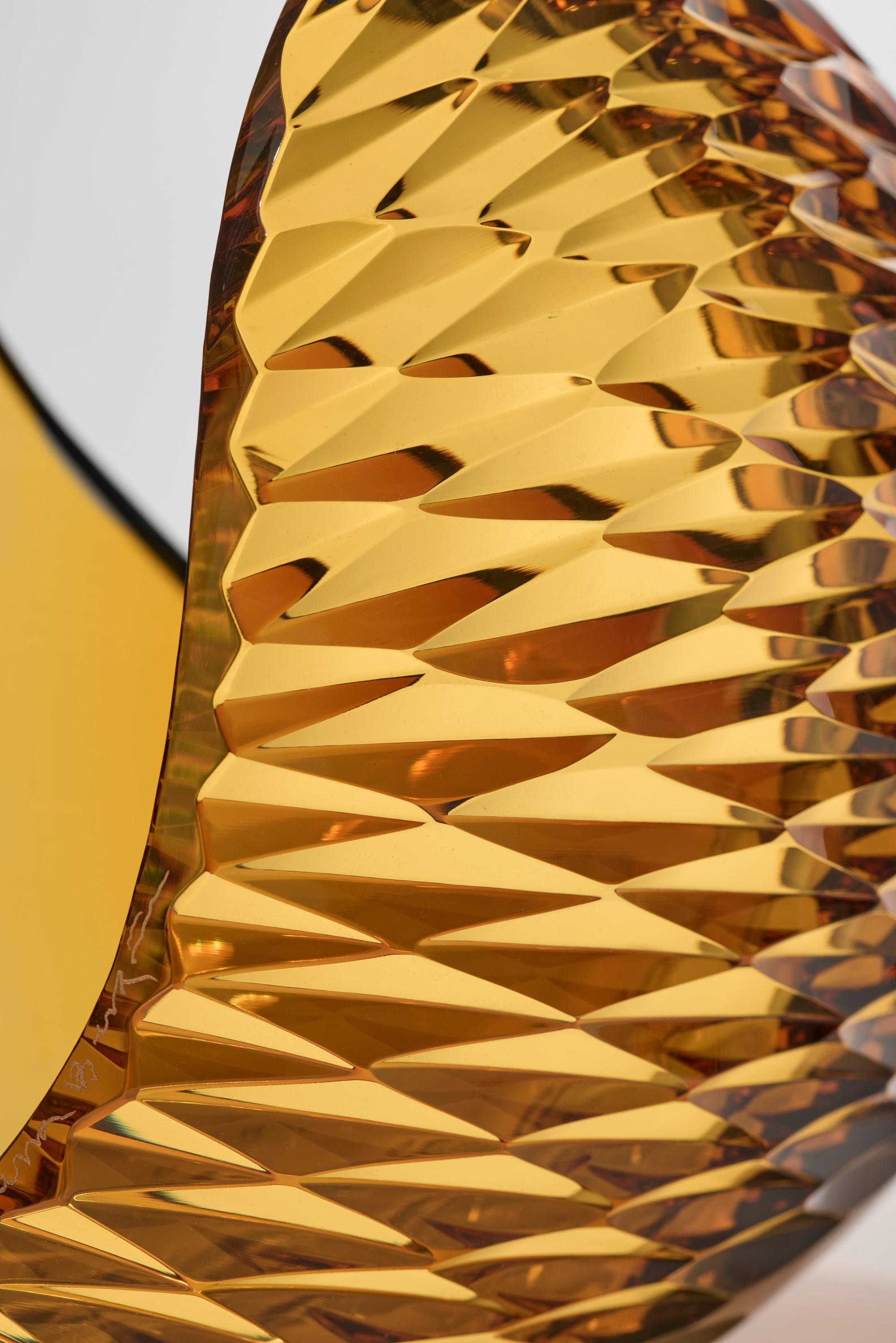 Planet in Faceted Gold, una scultura in vetro tagliato e 23 carati di Lena Bergström In condizioni Nuovo in vendita a London, GB