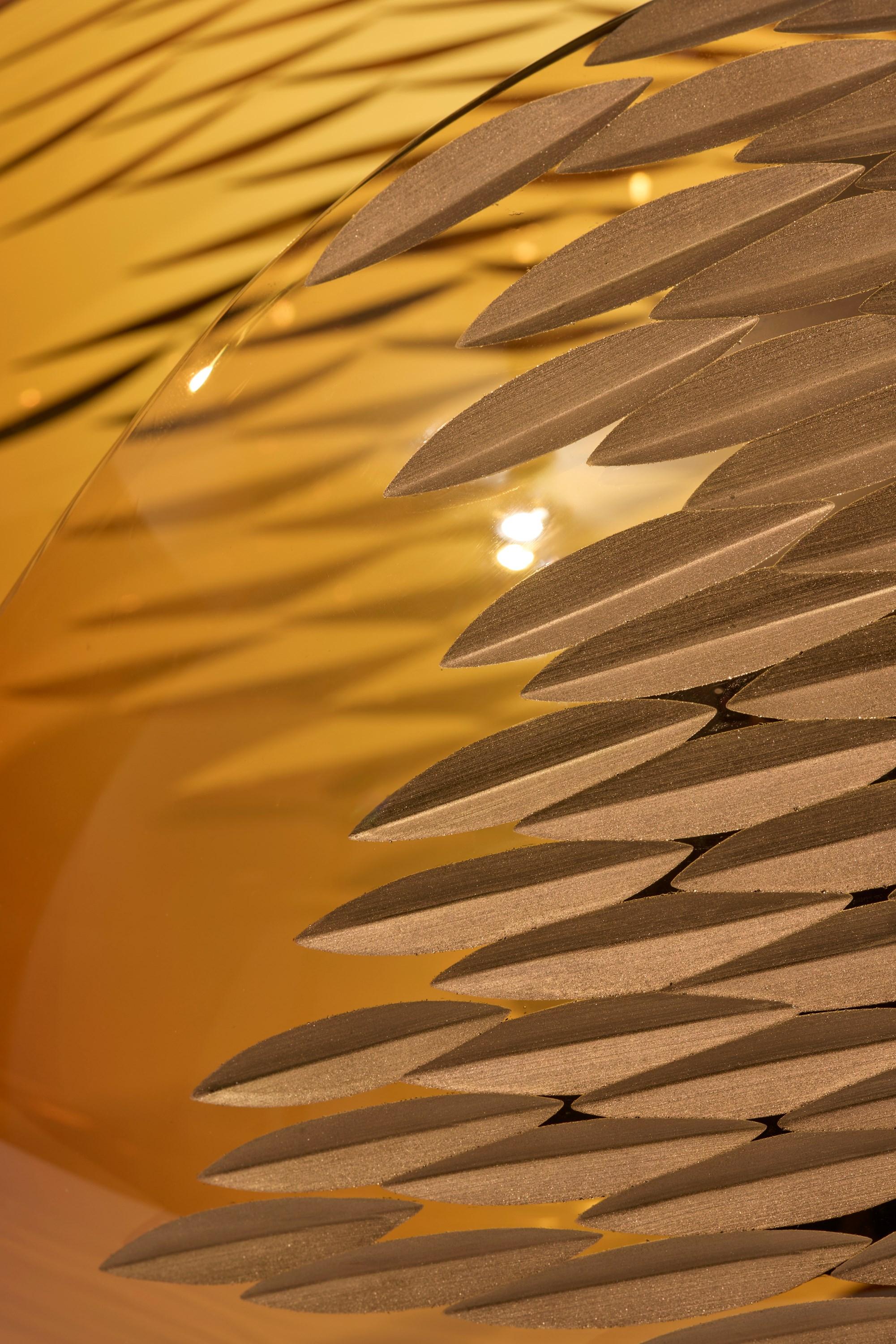 Planet in Faceted Gold, una scultura in vetro tagliato e 23 carati di Lena Bergström in vendita 1