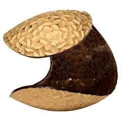 Planeta en oro facetado y ámbar, obra de arte en vidrio soplado y tallado a mano de Lena Bergström