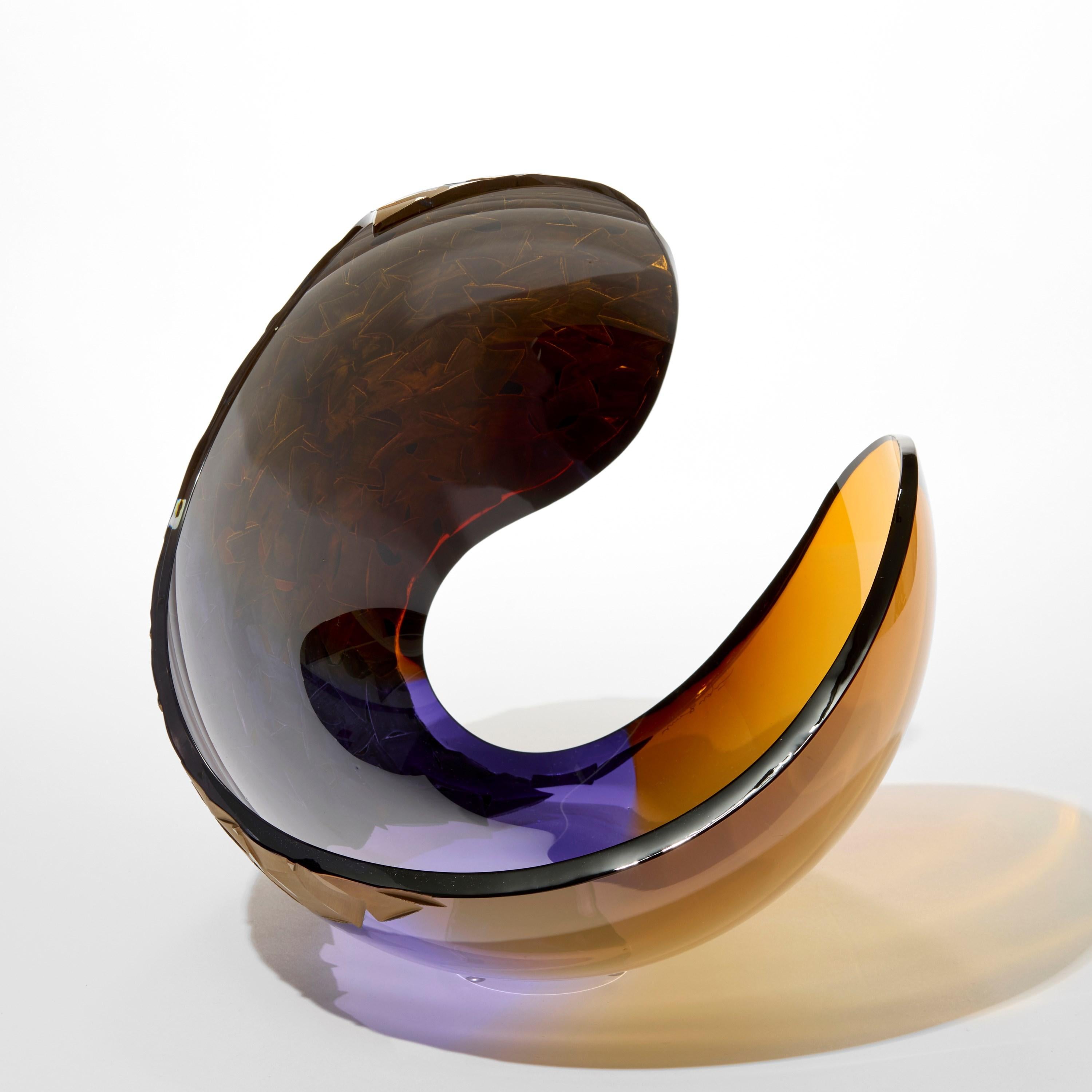 Svedese Planet in Faceted Gold & Purple, a handblown glass sculpture by Lena Bergström in vendita