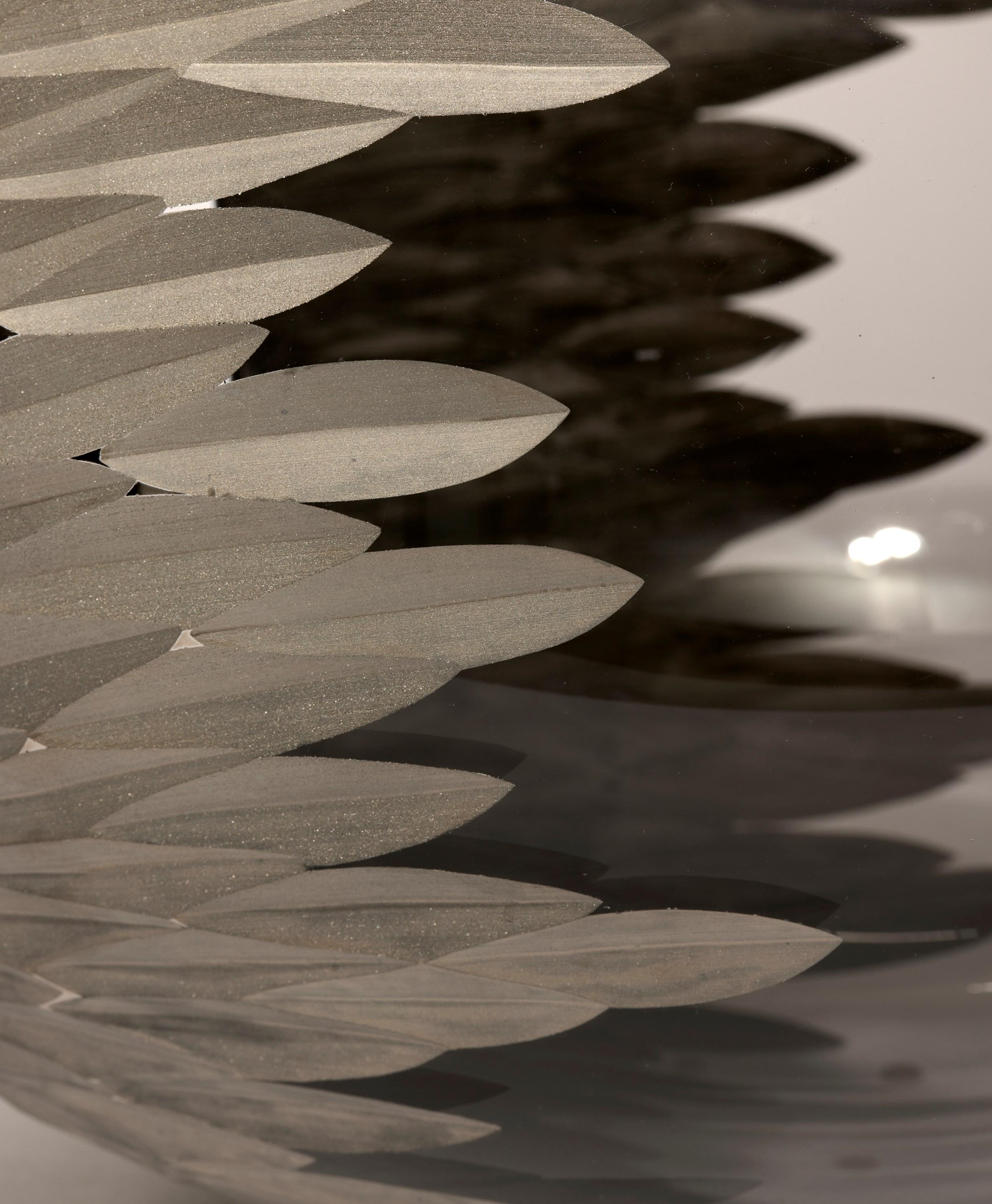 Céramique lustrée Planet in Faceted Platinum & Smoke, a cut glass sculpture by Lena Bergström en vente
