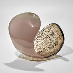 Planeta rosa, marrón y dorado, escultura y centro de mesa de cristal de Lena Bergström