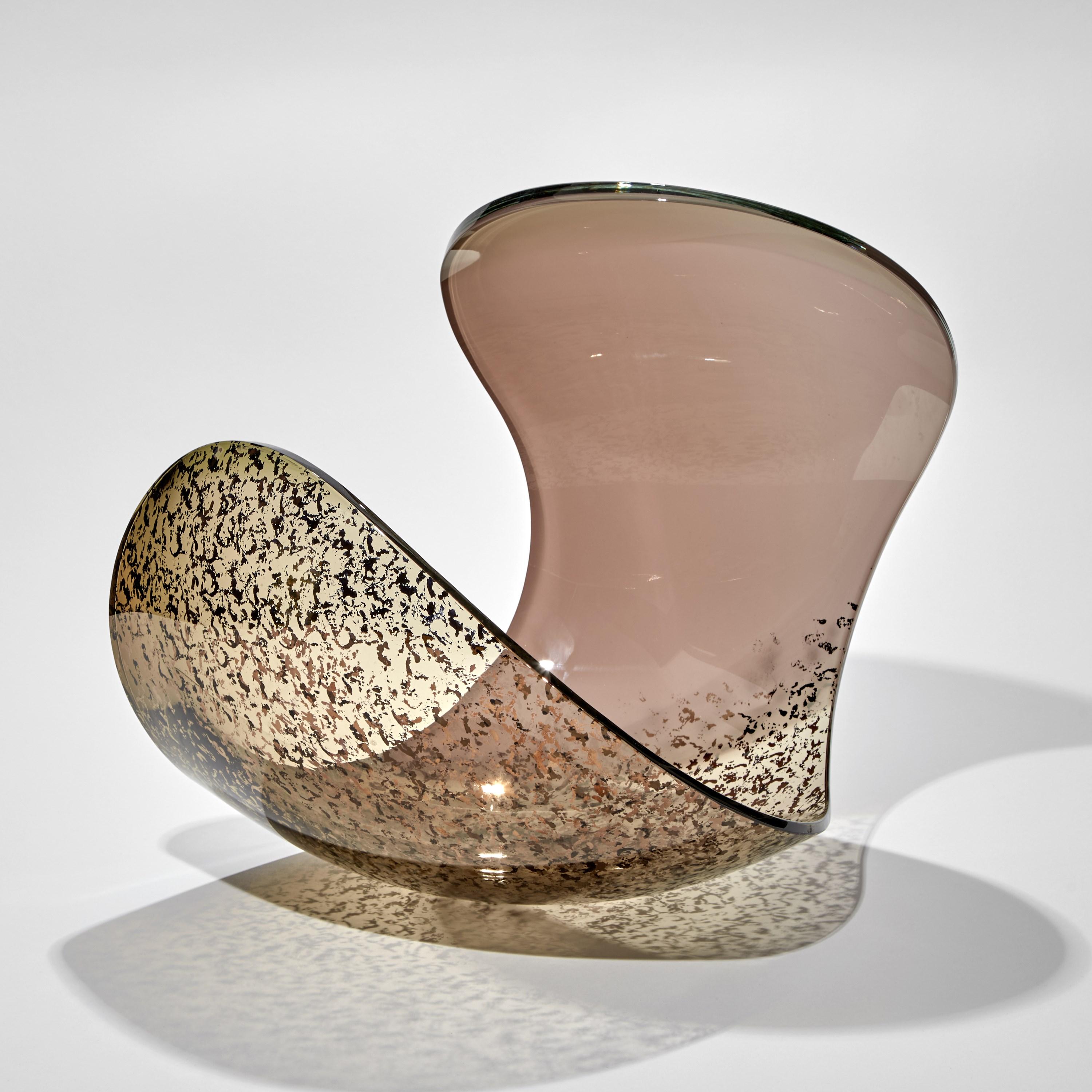 Organique Planet in Pink, Brown & Gold, une sculpture en verre et un centre de table par Lena Bergström