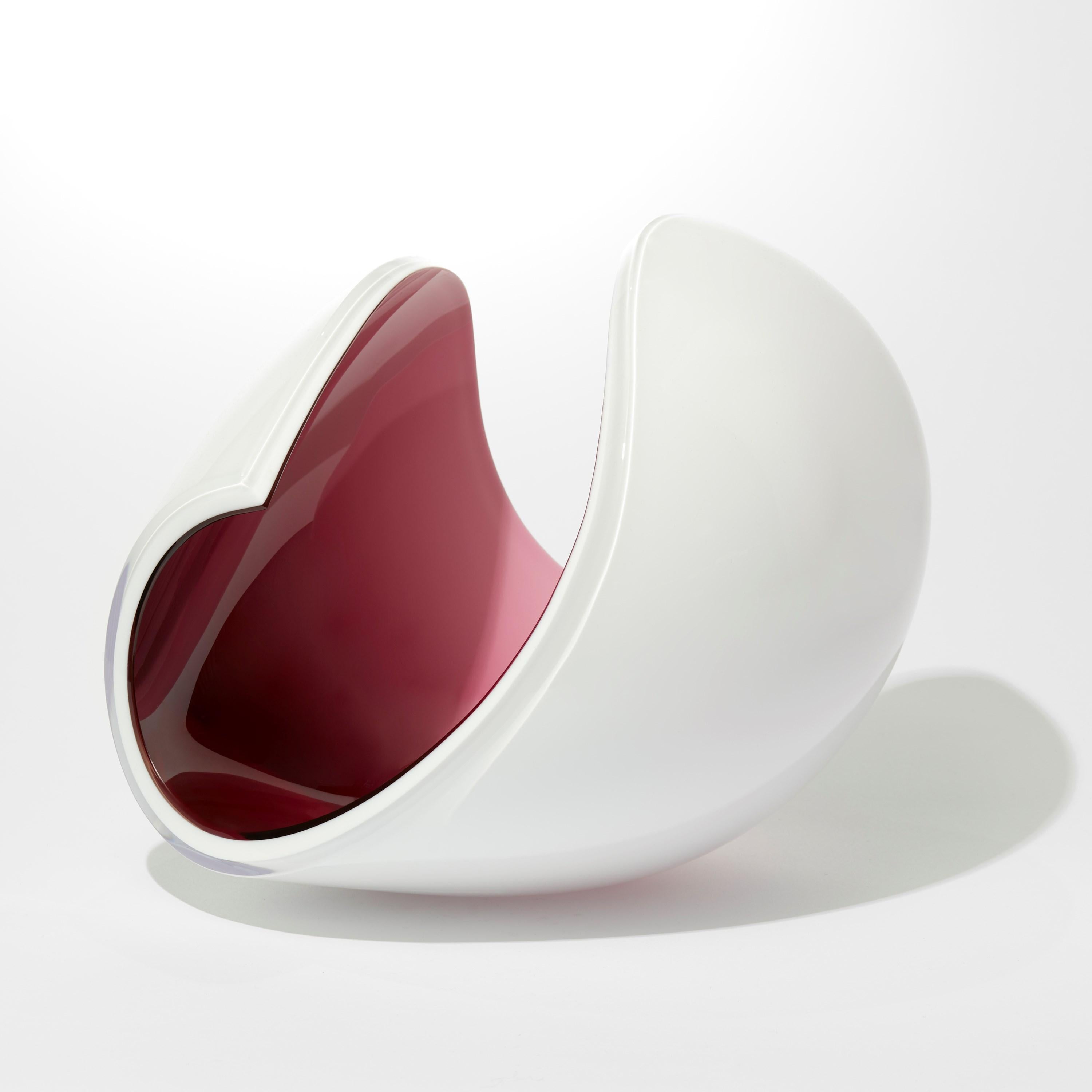 Planeta en blanco y cereza, centro de mesa escultórico de cristal de Lena Bergström Sueco en venta