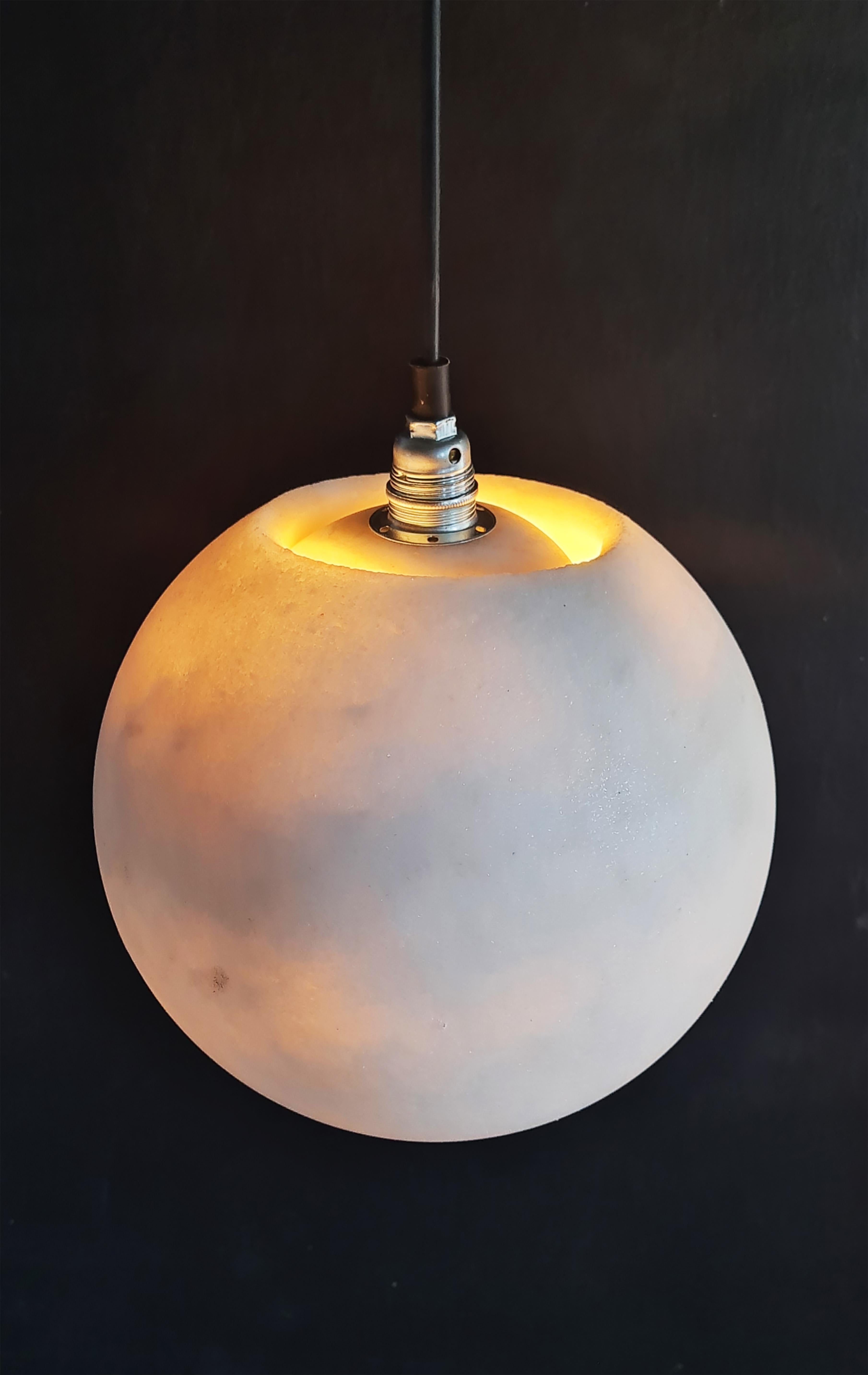 Planet Lamp by Roxane Lahidji
Dimensions: D 25 x H 25 cm
Material: Marbled salts
A unique award-winning technique developed by Roxane Lahidji

Award winner of Bolia Design Awards 2019 and FD100 and present in the collections of the Design Museum
