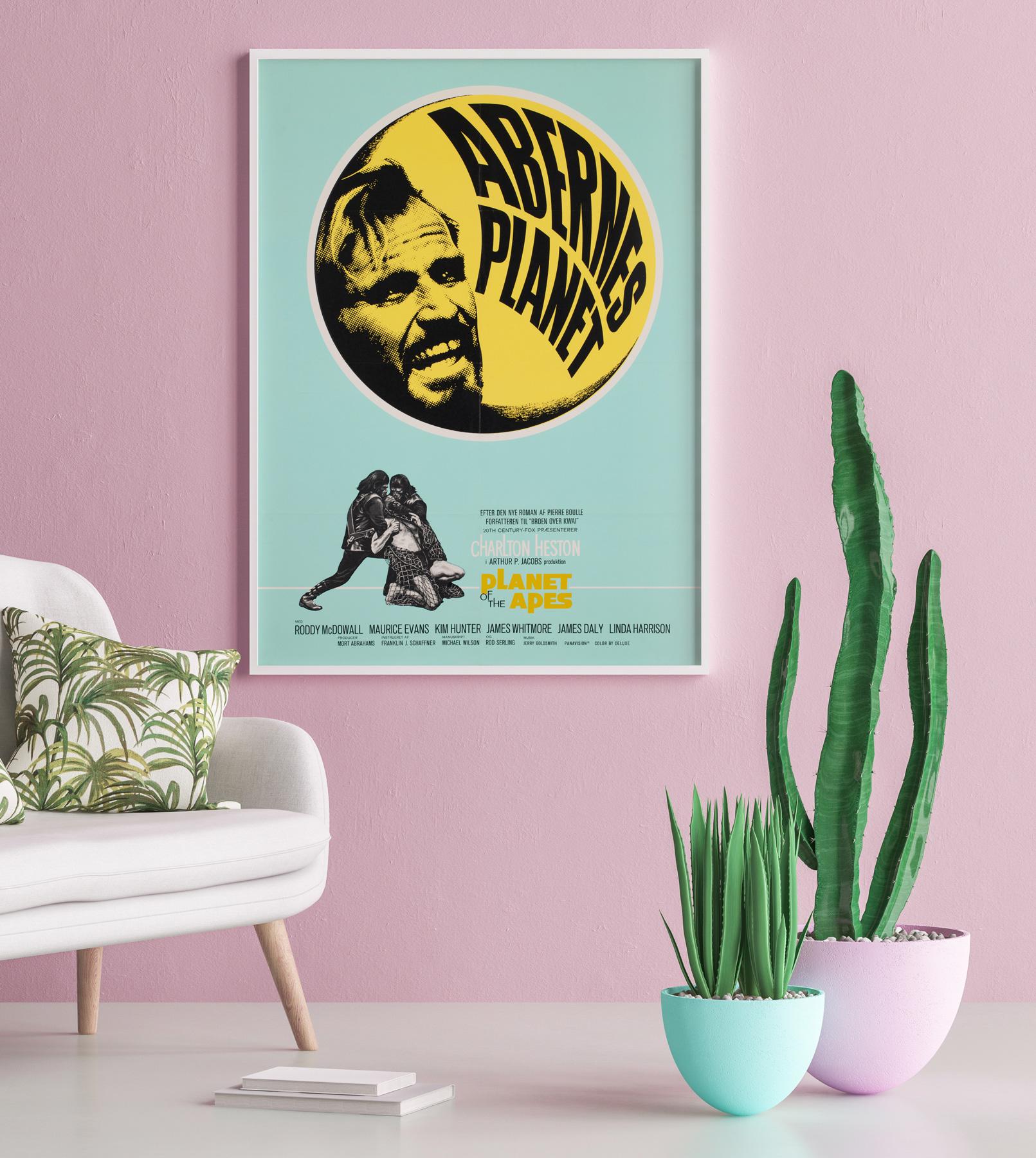 Striking design features on this original first-year-of-release Danish film poster for seminal sci-fi Plant of the Apes. Wonderful colours.

This original vintage movie poster is sized 24 1/2 x 33 1/2 inches. It will be sent rolled (unframed).

