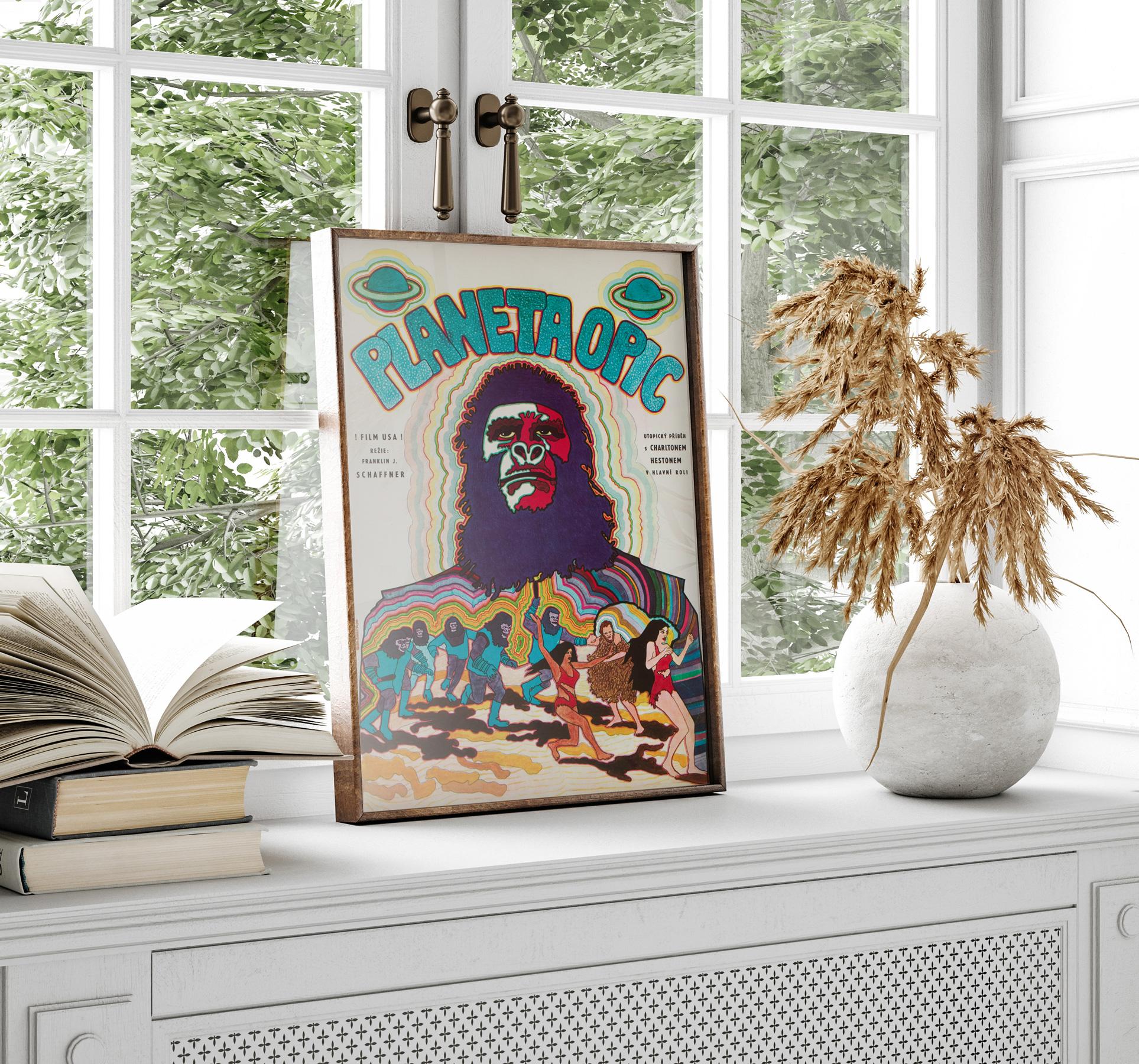 Las maravillosas ilustraciones psicodélicas de Hlavatý, que canalizan las icónicas imágenes del Che Guevara, son realmente fabulosas. Uno de, si no el mejor, póster del clásico de ciencia ficción y muy escaso.

Este cartel de cine original tiene un
