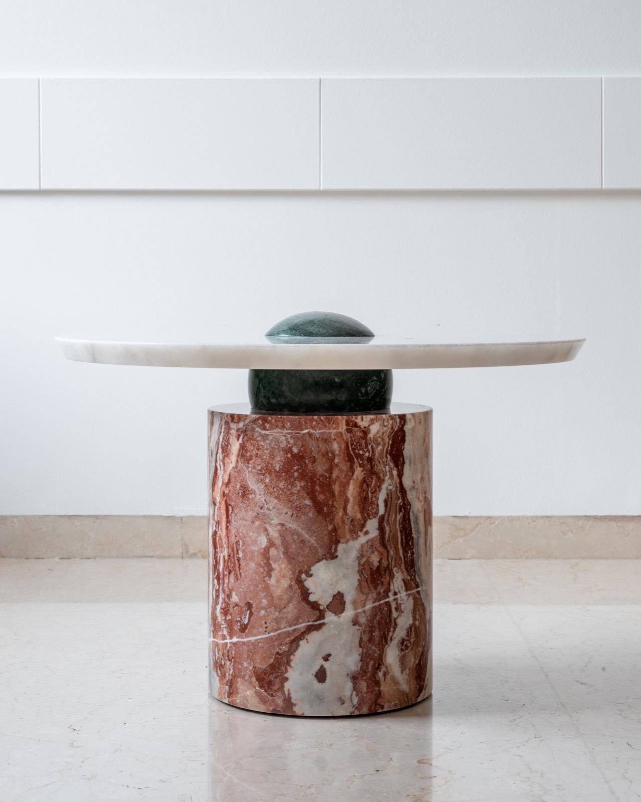 Table Planet de Madina Tsarikaeva
Dimensions : D 43 x H 63 cm. 
MATERIAL : Rosso francia, arabescato rosso orobico, bianco lasa vena oro, verde guatemala.

Madina Tsarikaeva (1994)
 
Dès sa plus tendre enfance, Madina a commencé à s'intéresser à