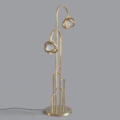 Lampadaire Planetaria:: cadre en laiton foncé et sphère en verre de Lara Bohinc