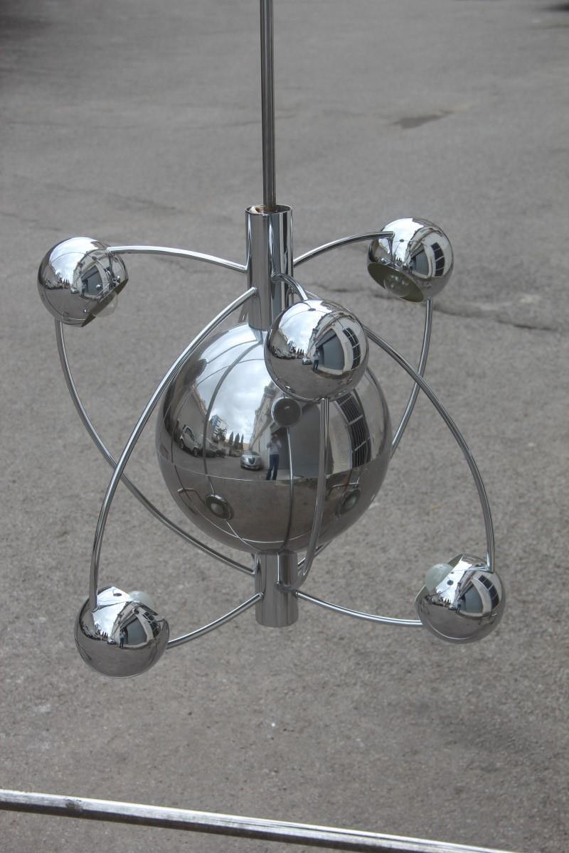 Reggiani planetary universe and sun chandelier chromed Italian design, 1970 planets.

A very particular chandelier, representing the solar system and all the planets that revolve around, really a very particular and unique chandelier, presents 6
