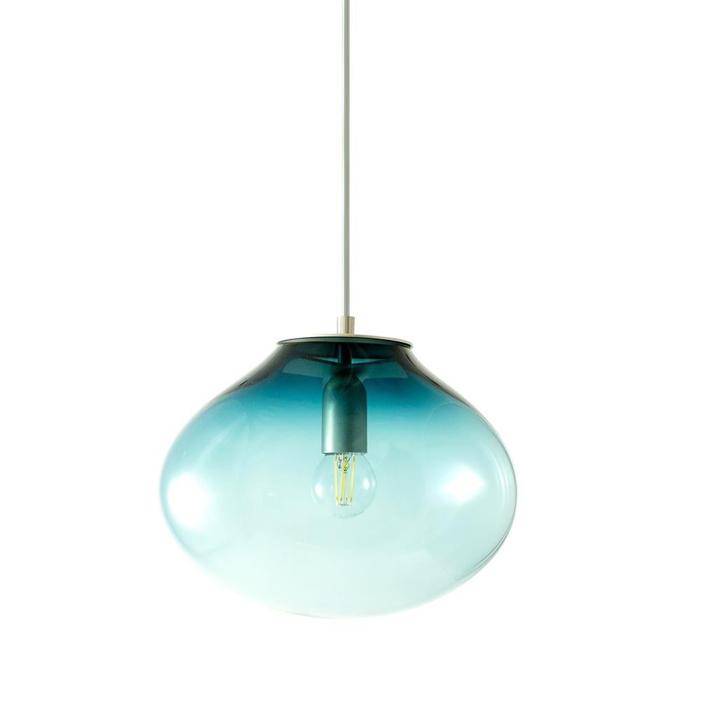 Planetoide palasi petrol pendant by ELOA.
No UL listed 
Material: glass, steel, silver, LED bulb.
Dimensions: D 30 x W 30 x H 250 cm.
Also available in different colours and dimensions.

All our lamps can be wired according to each country. If sold