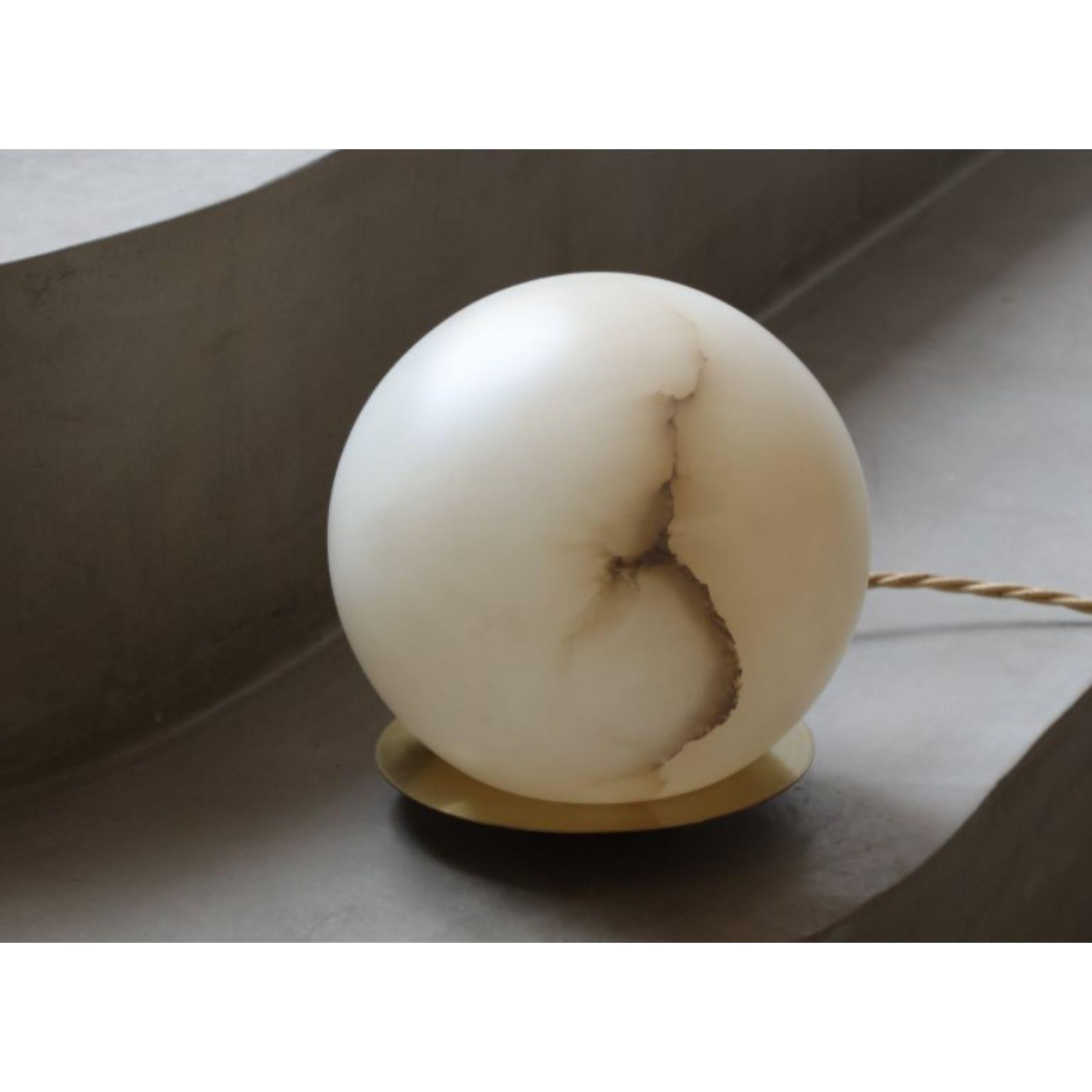Planette Alabaster-Tischlampe von Contain (Postmoderne) im Angebot