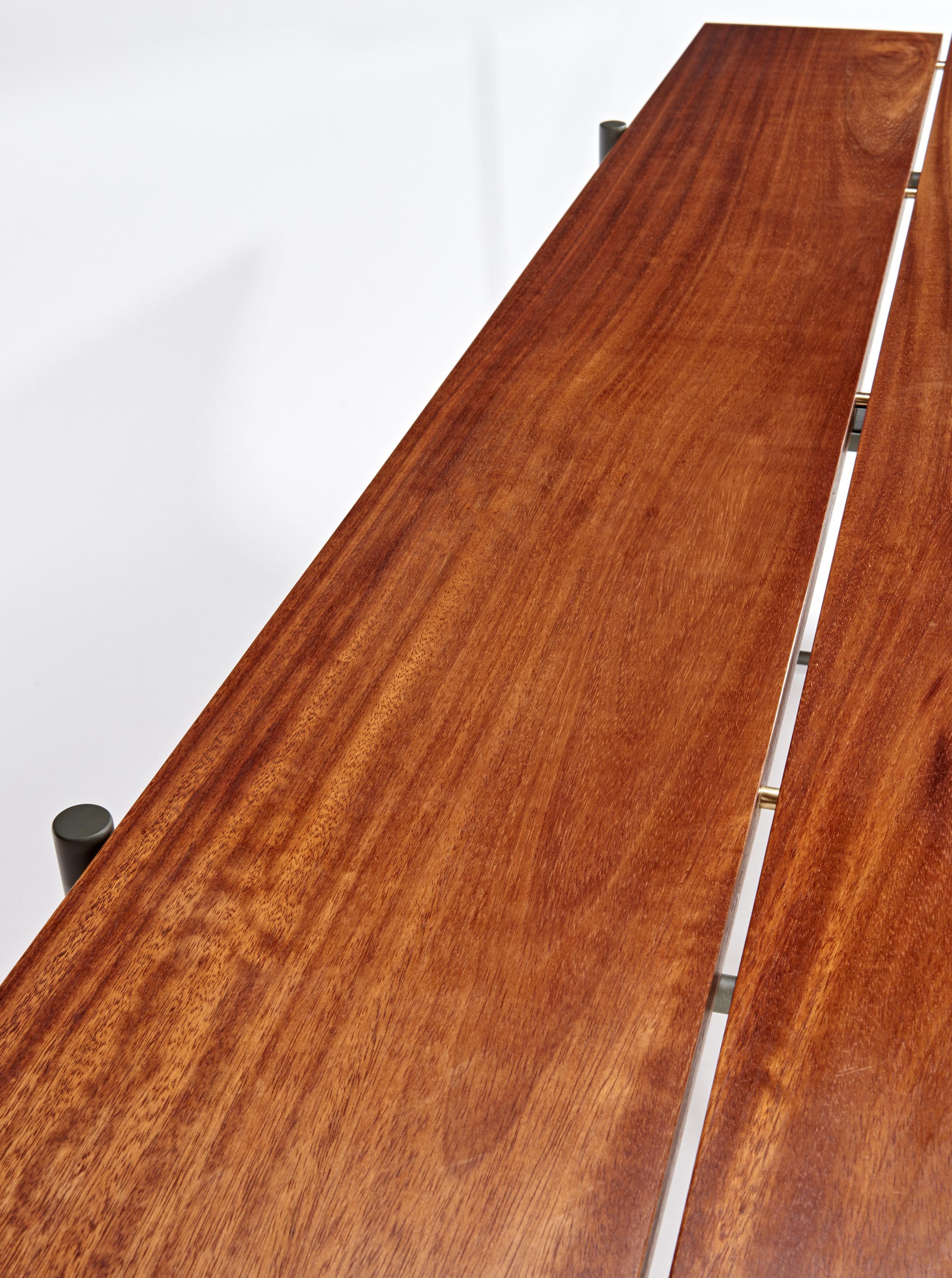Américain Table de salle à manger Plank avec base en acier inoxydable et plateau en bois de teck massif en vente