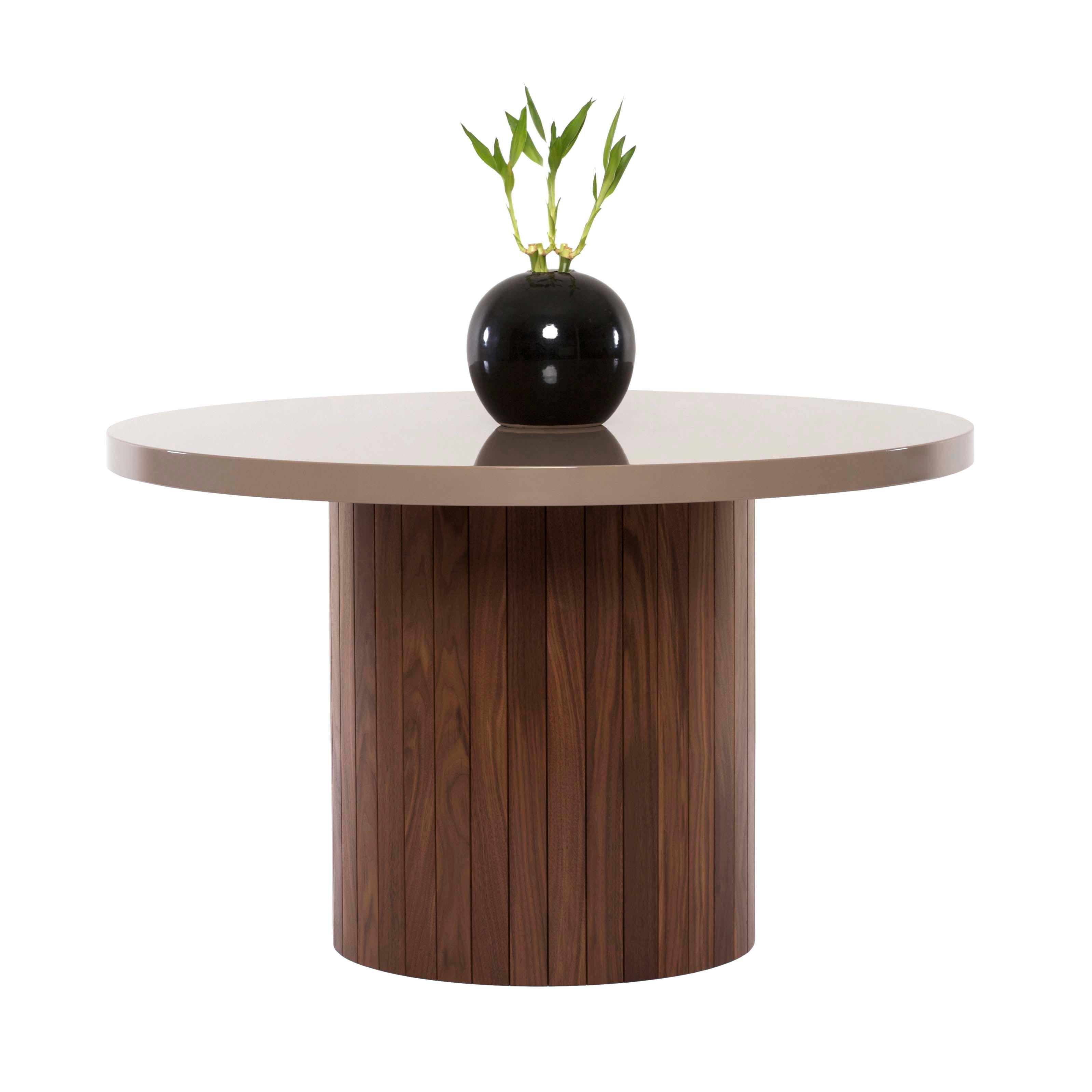Plank-Tisch mit abgerundeter Lackplatte und Holzsockel aus Nussbaumholz, maßgefertigt auf Bestellung (Sonstiges) im Angebot