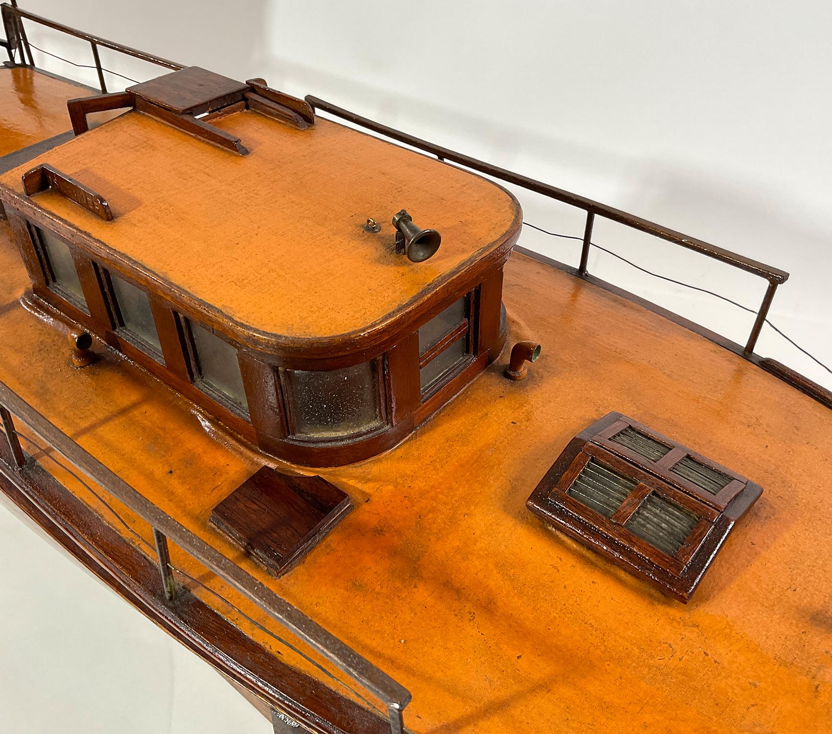 Planked Model of the 1920s Boston Yacht Islander In Excellent Condition For Sale In Norwell, MA
