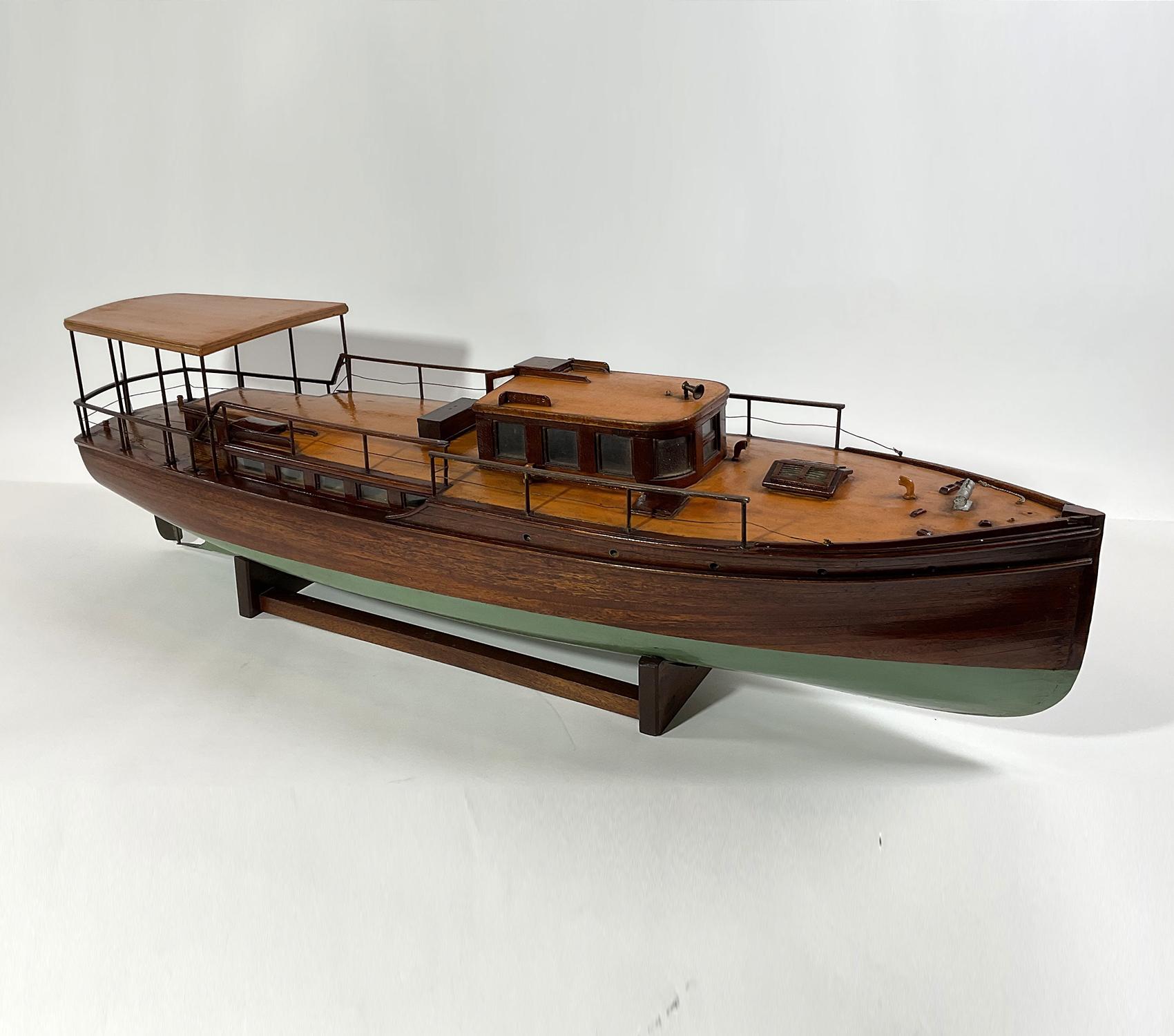 Geplanktes Modell der Bostoner Yacht Islander aus den 1920er Jahren im Angebot 3