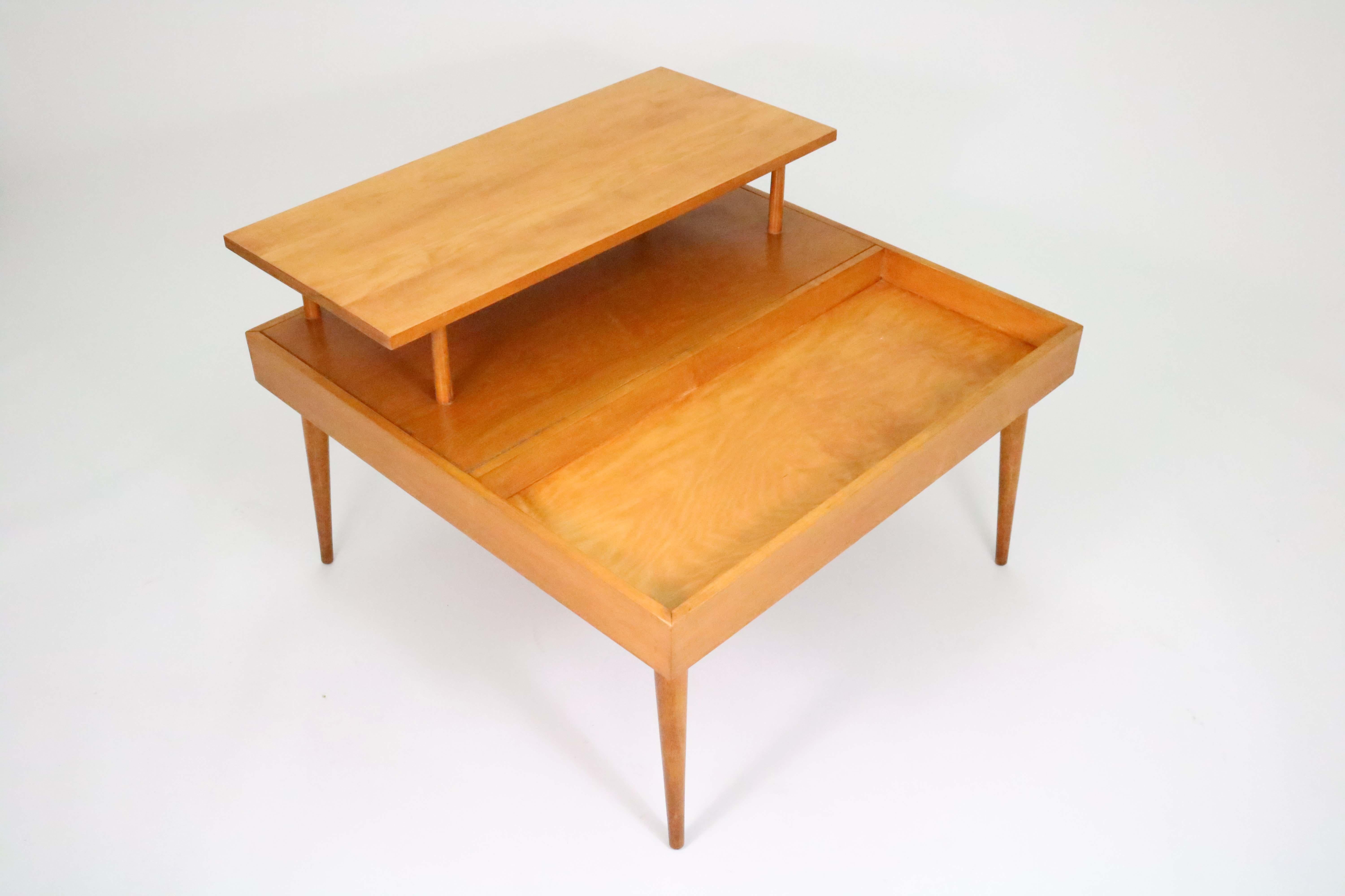 A rare Planner Group series side table by Paul McCobb for Winchendon in original saffron finish. 

