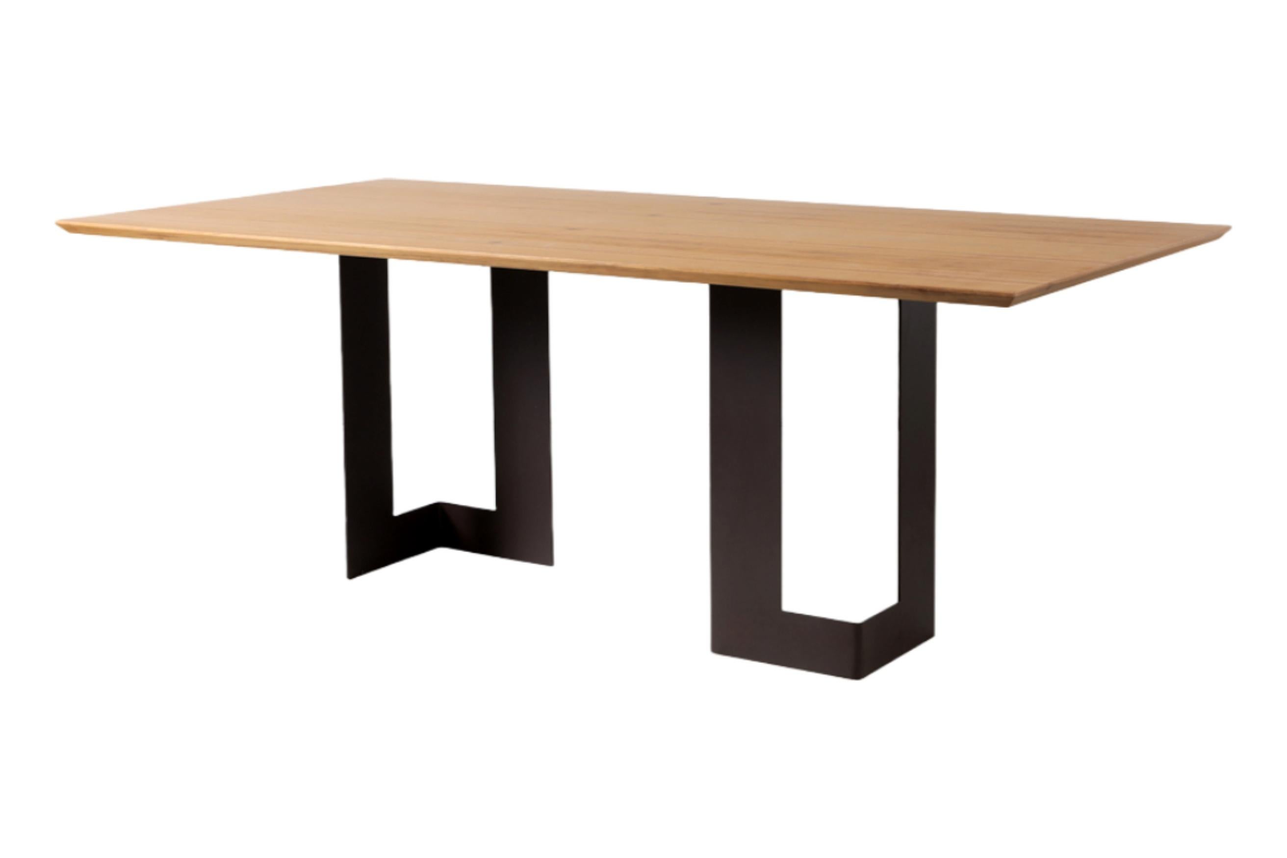 Moderne Table de salle à manger Planos de style minimaliste en bois massif et acier peint en vente