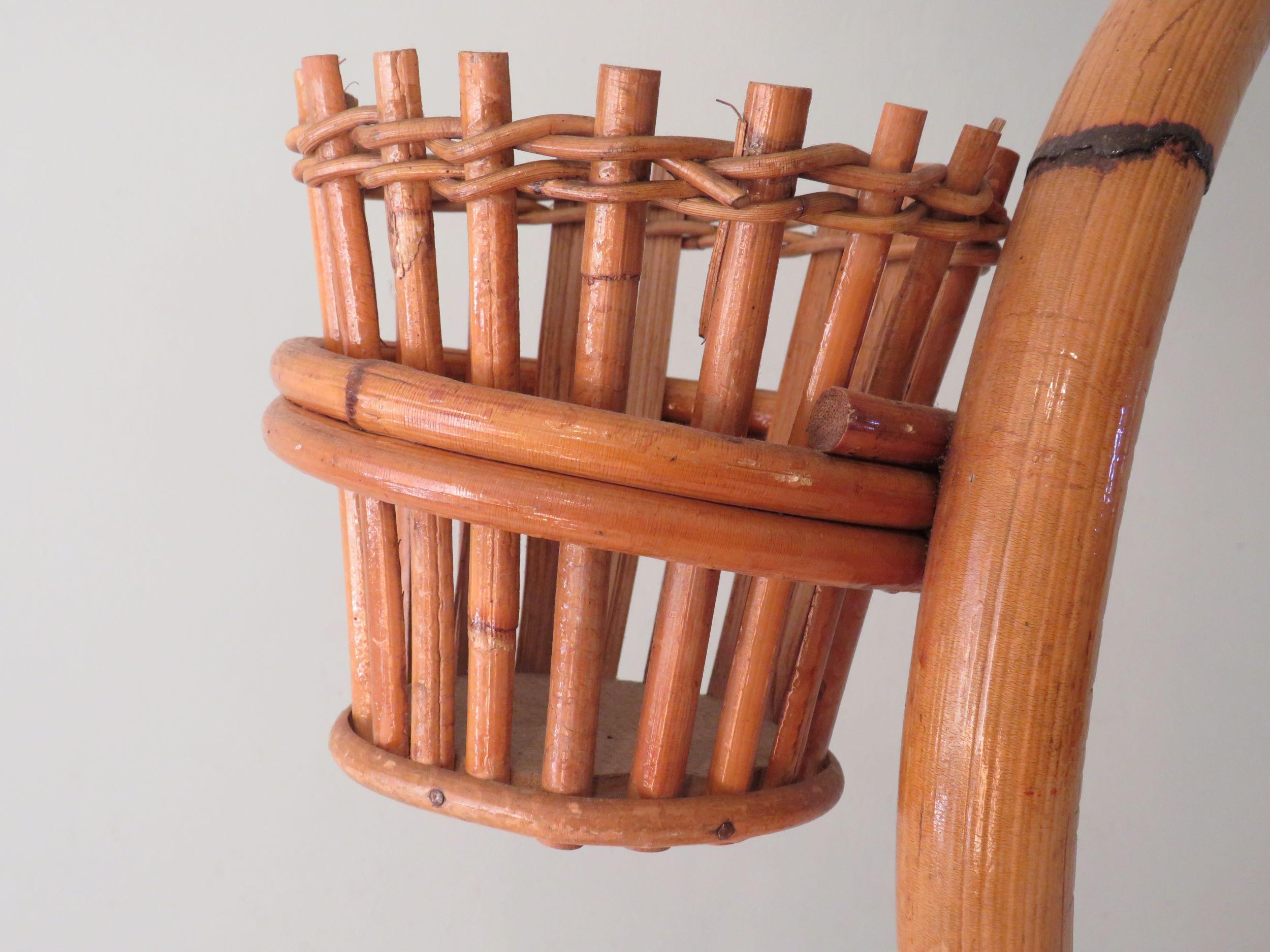 Plant holder, flowerstand in rattan and bamboo, Italy 1960 In Good Condition For Sale In Herentals, BE
