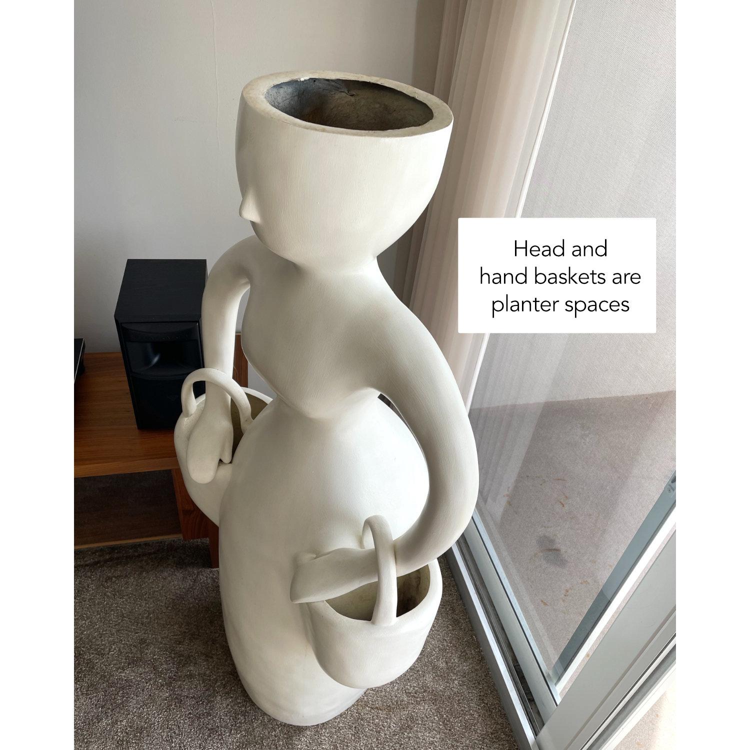 Plant Lady Maceta de Fibra de Vidrio Femenina de Tamaño Natural para Interior y Exterior en venta 3