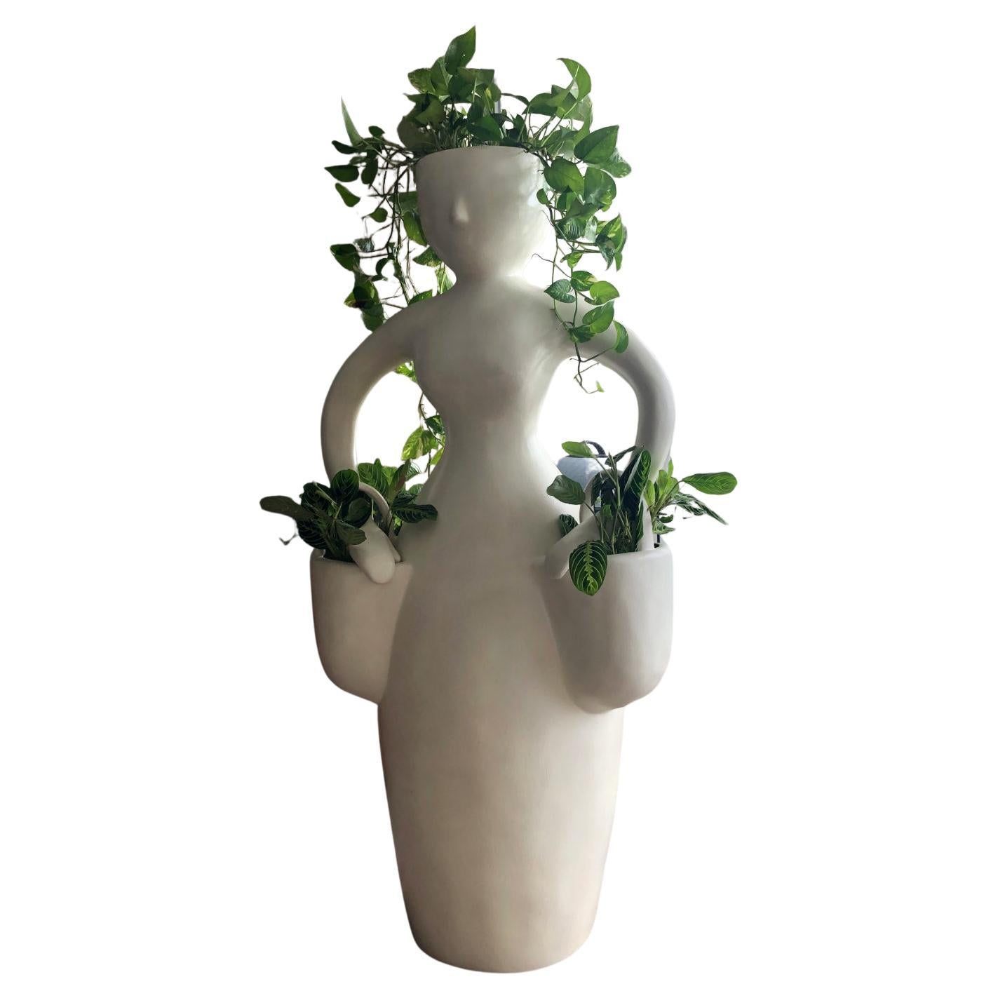 Plant Lady Maceta de Fibra de Vidrio Femenina de Tamaño Natural para Interior y Exterior Posmoderno en venta