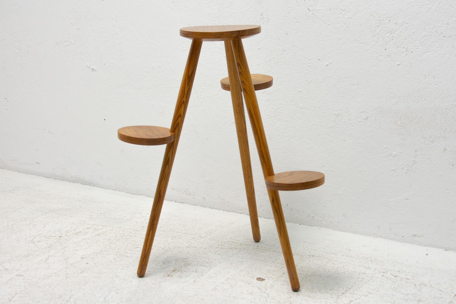 Small vintage table/plant stand in beech wood. It was made by Krásná Jizba company in the former Czechoslovakia in the 1950´s. In excellent condition, fully renovated.