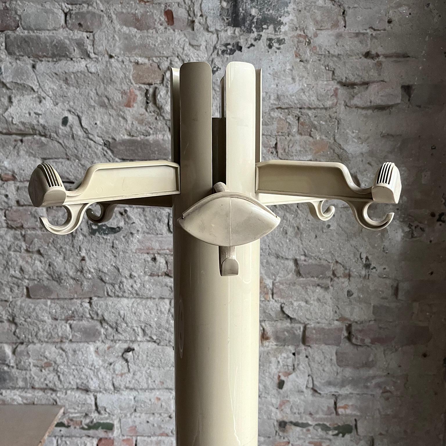 Planta iconic coat rack.

The coat rack hooks, can be set in or out and have multiple functions for hanging coats or clothes in different ways and have an umbrella stand. The coat rack show traces of use like some scratches and spots. Due to