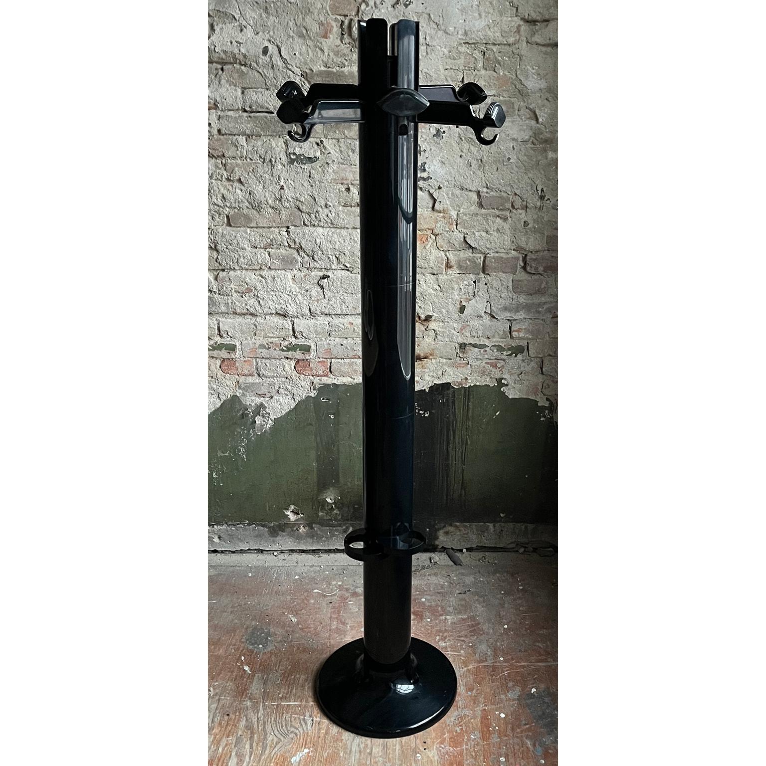 Planta iconic coat rack.

The coat rack hooks, can be set in or out and have multiple functions for hanging coats or clothes in different ways and have an umbrella stand. The coat rack show traces of use like some scratches and spots. Due to
