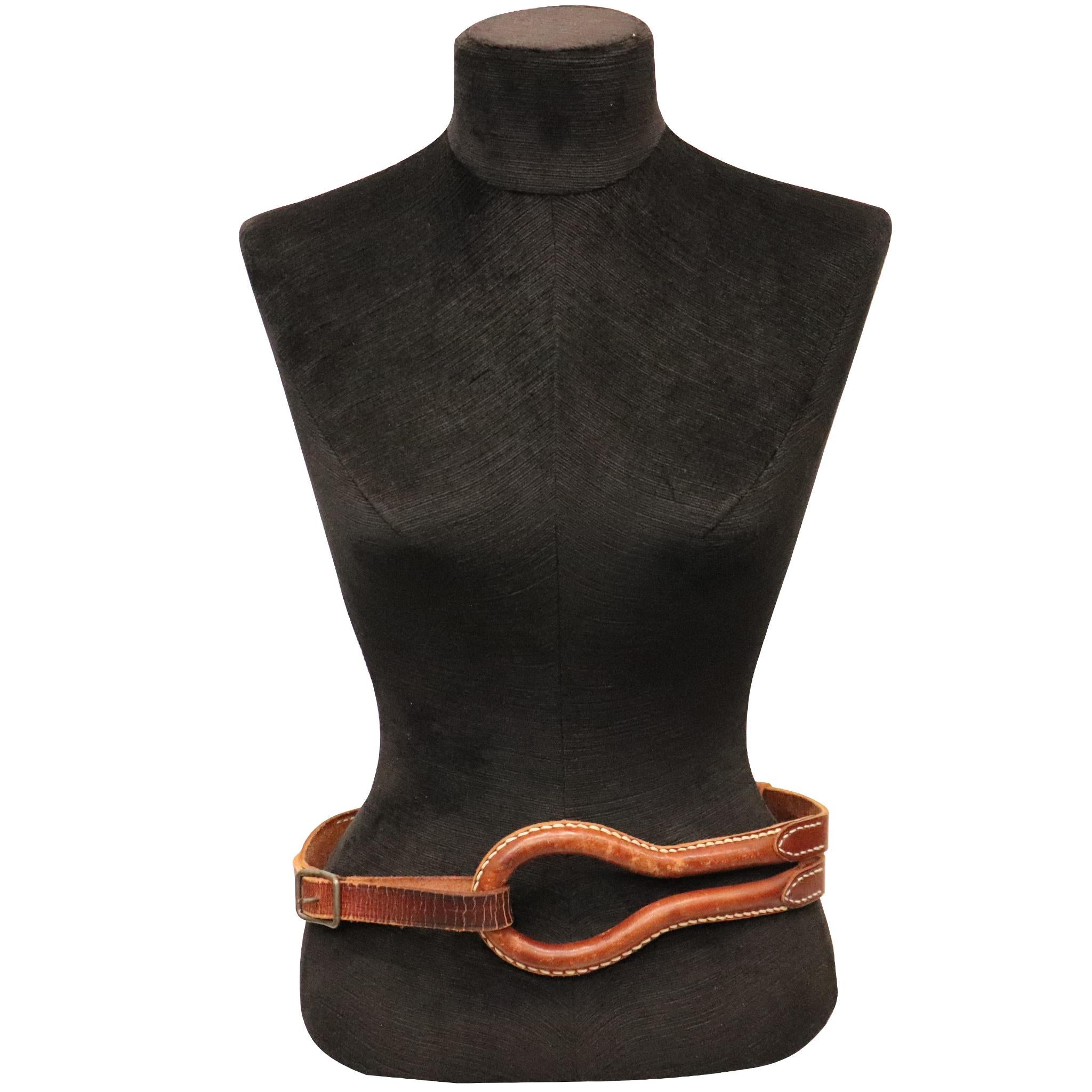 Plantation brown leather double band W/ Loop and Front Buckle. In excellent condition 

Measurements: 

Longest length - 39.5 inches
Shortest length - 33 inches
Width - 1.9 inches